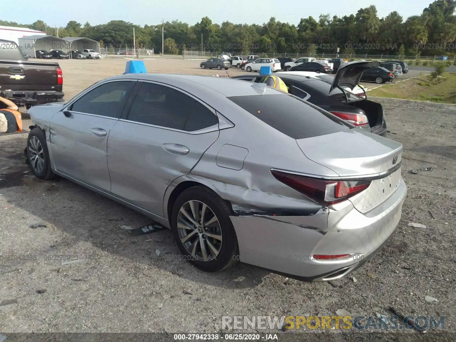 3 Photograph of a damaged car 58ACZ1B17LU062673 LEXUS ES 2020