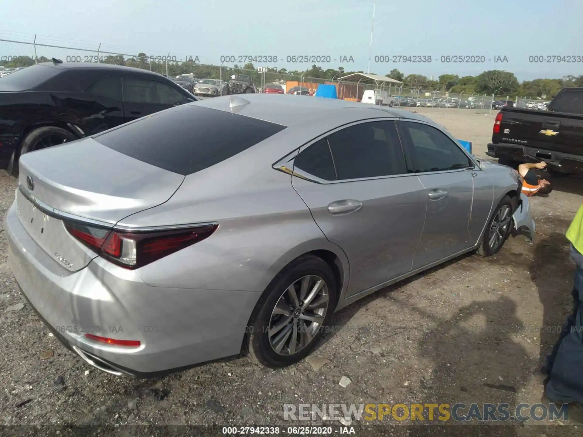 4 Фотография поврежденного автомобиля 58ACZ1B17LU062673 LEXUS ES 2020