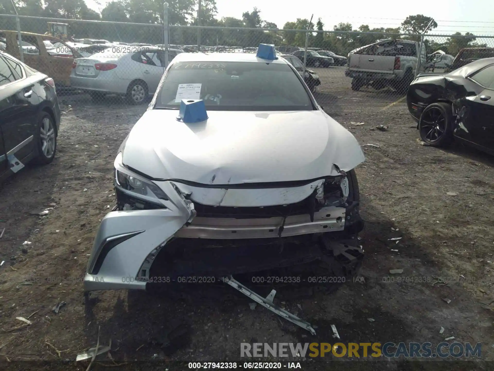 6 Photograph of a damaged car 58ACZ1B17LU062673 LEXUS ES 2020