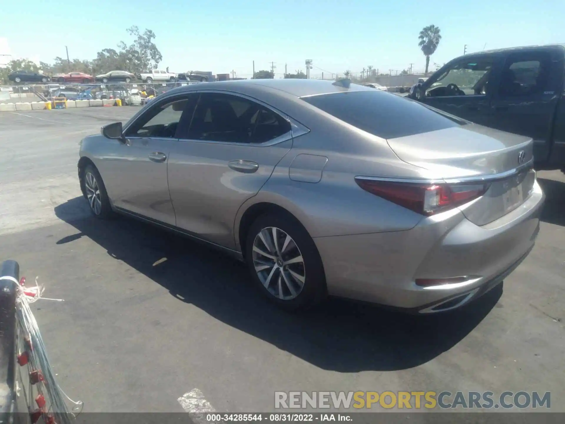 3 Photograph of a damaged car 58ACZ1B1XLU070590 LEXUS ES 2020