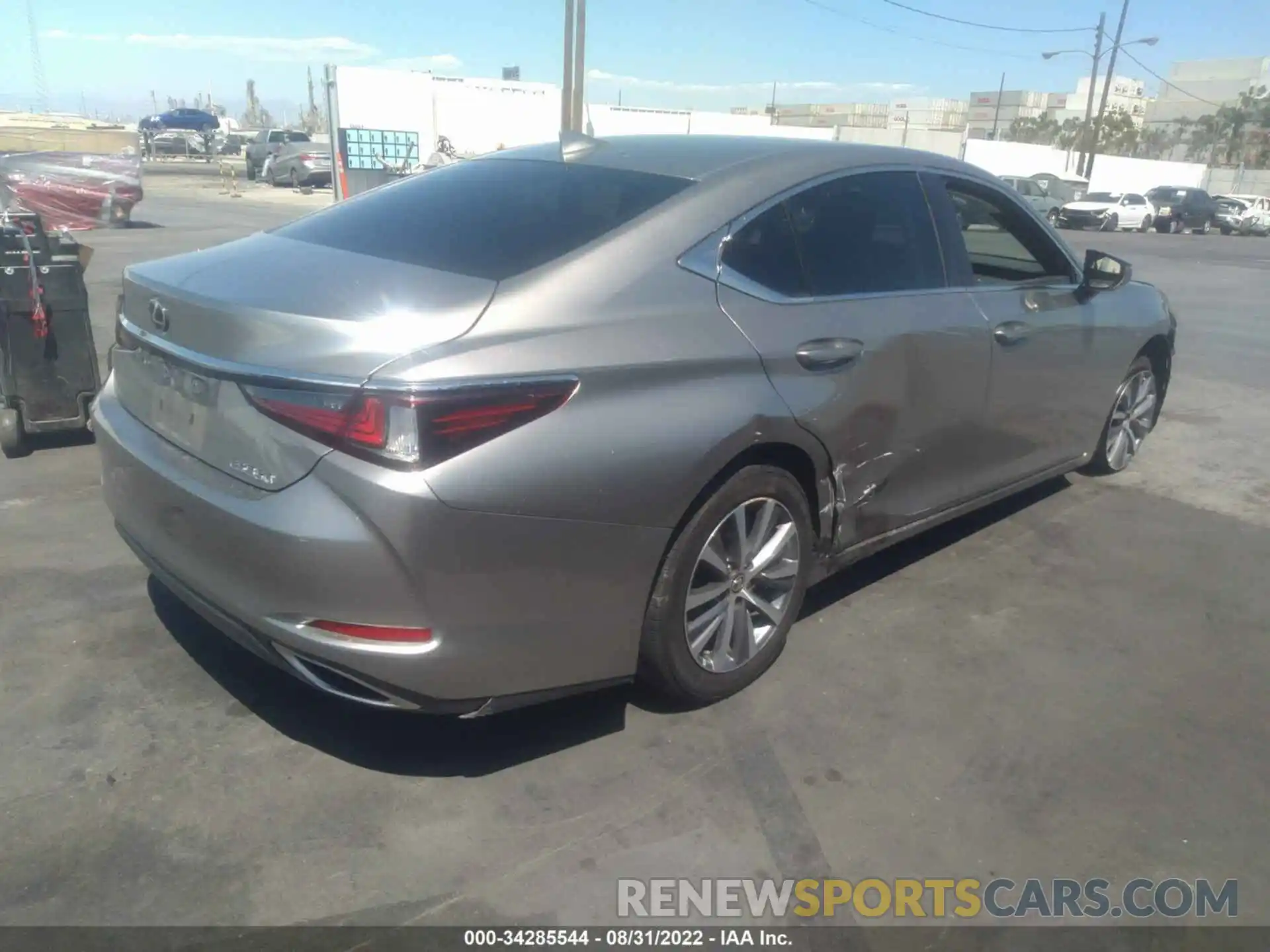 4 Photograph of a damaged car 58ACZ1B1XLU070590 LEXUS ES 2020