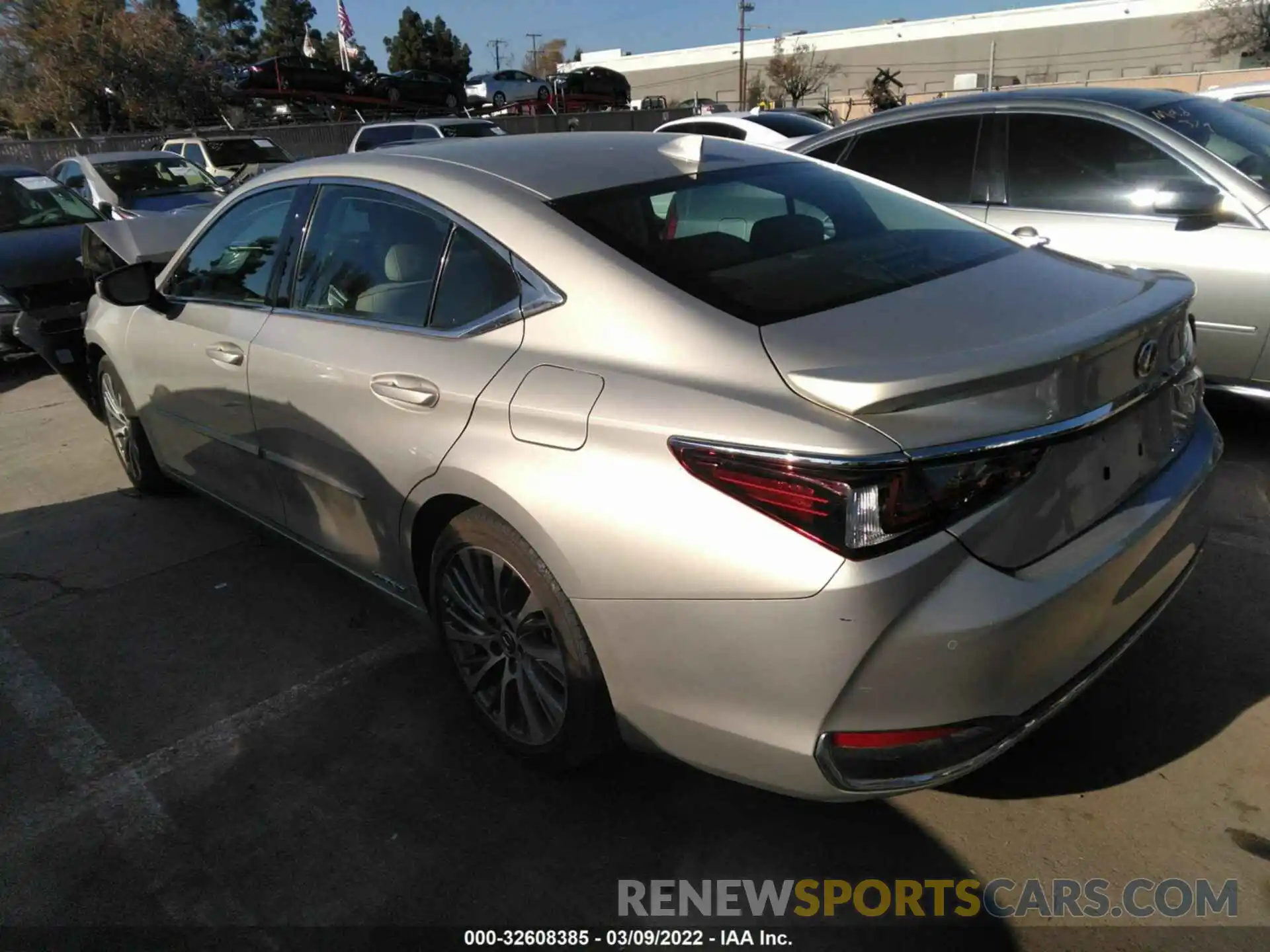 3 Photograph of a damaged car 58AD21B10LU008270 LEXUS ES 2020