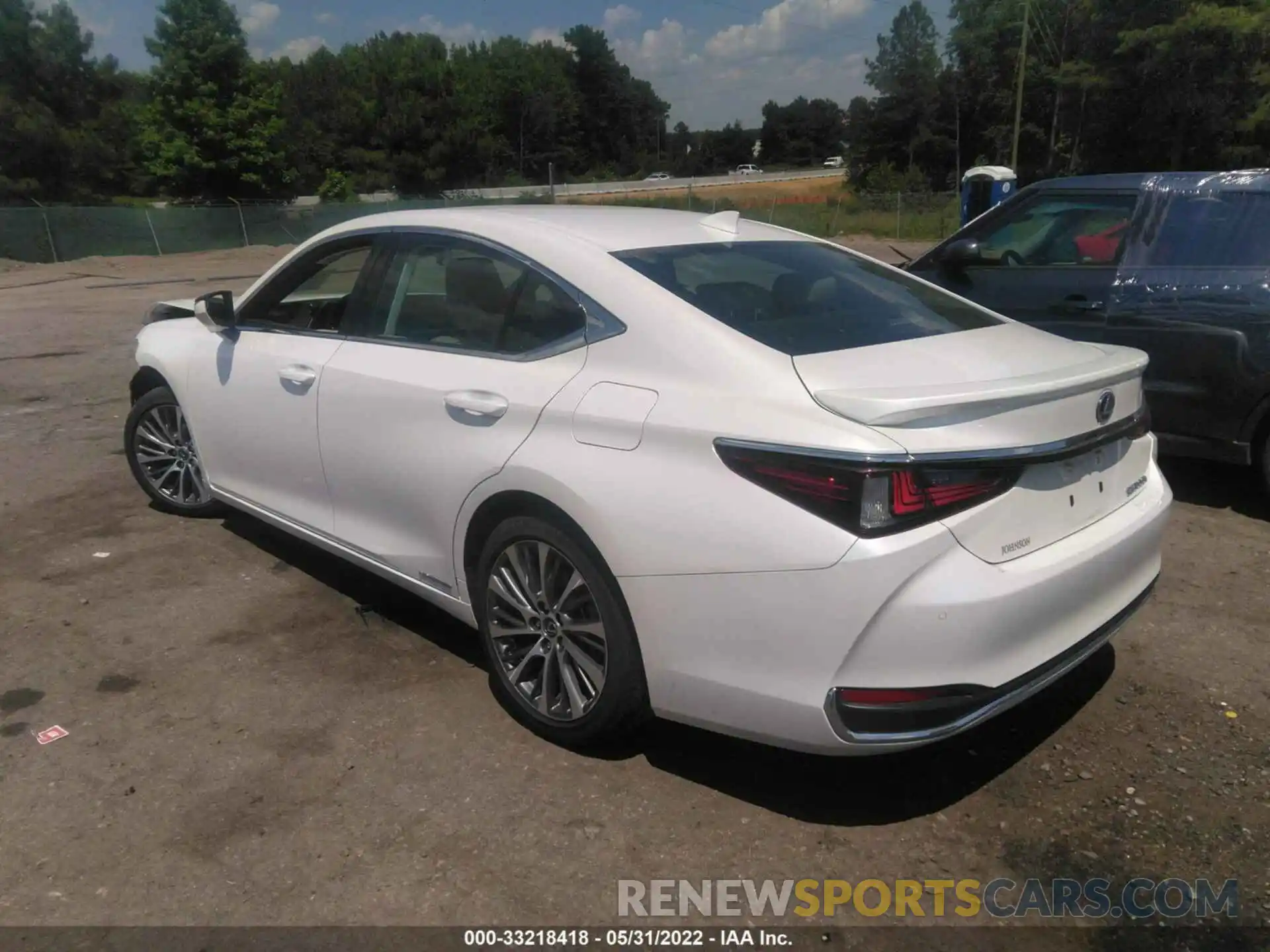 3 Photograph of a damaged car 58AD21B11LU005054 LEXUS ES 2020