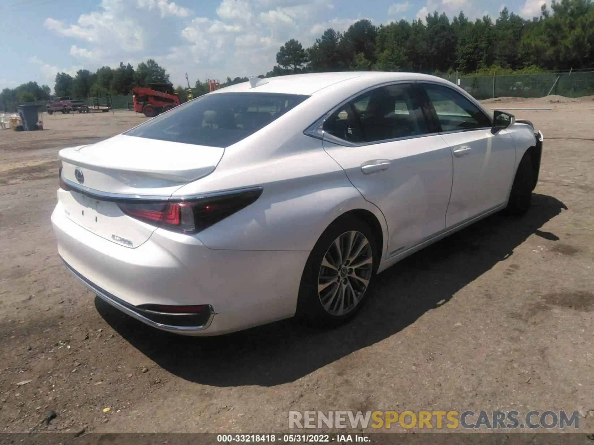 4 Photograph of a damaged car 58AD21B11LU005054 LEXUS ES 2020