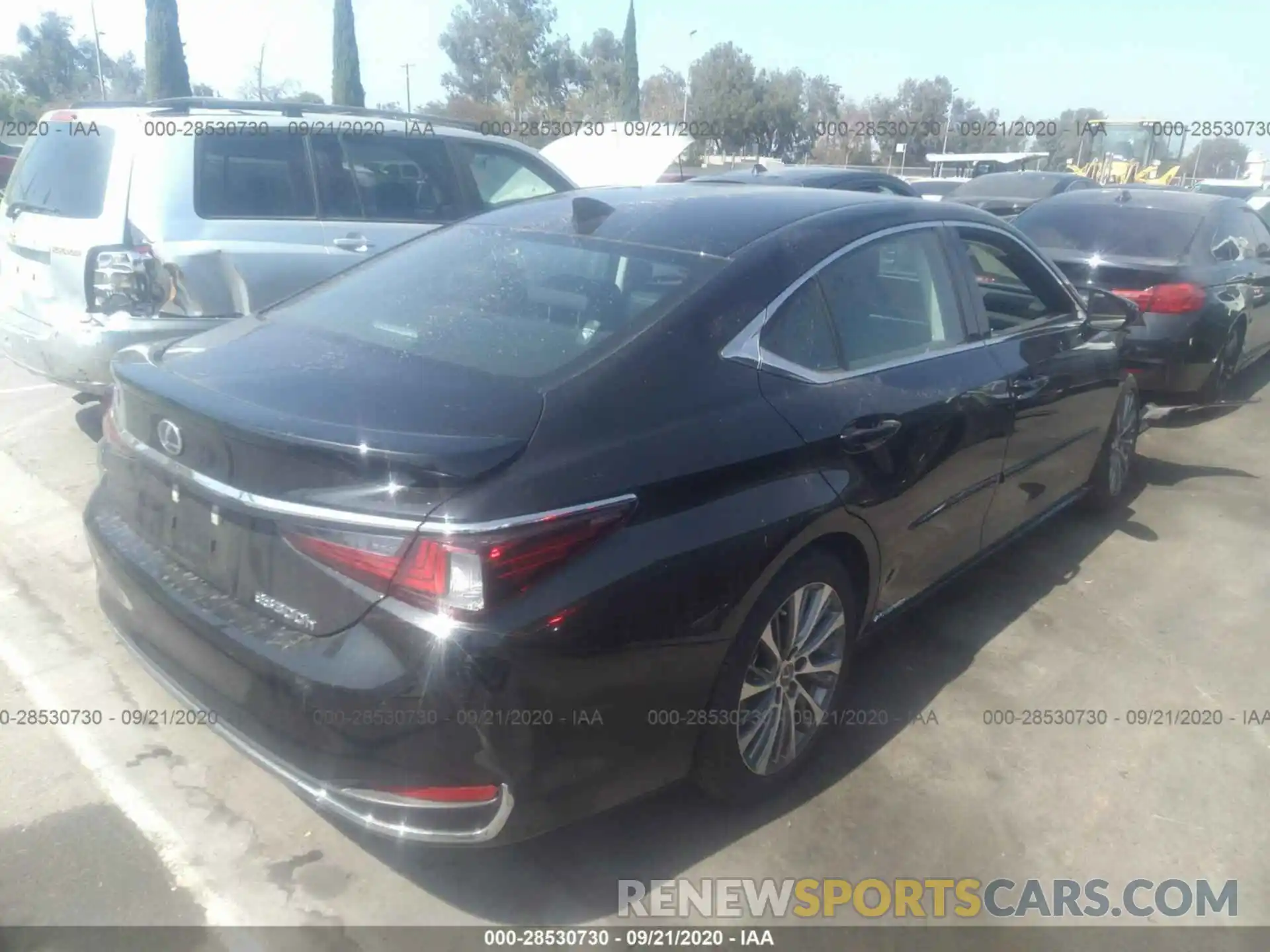 4 Photograph of a damaged car 58AD21B11LU006673 LEXUS ES 2020