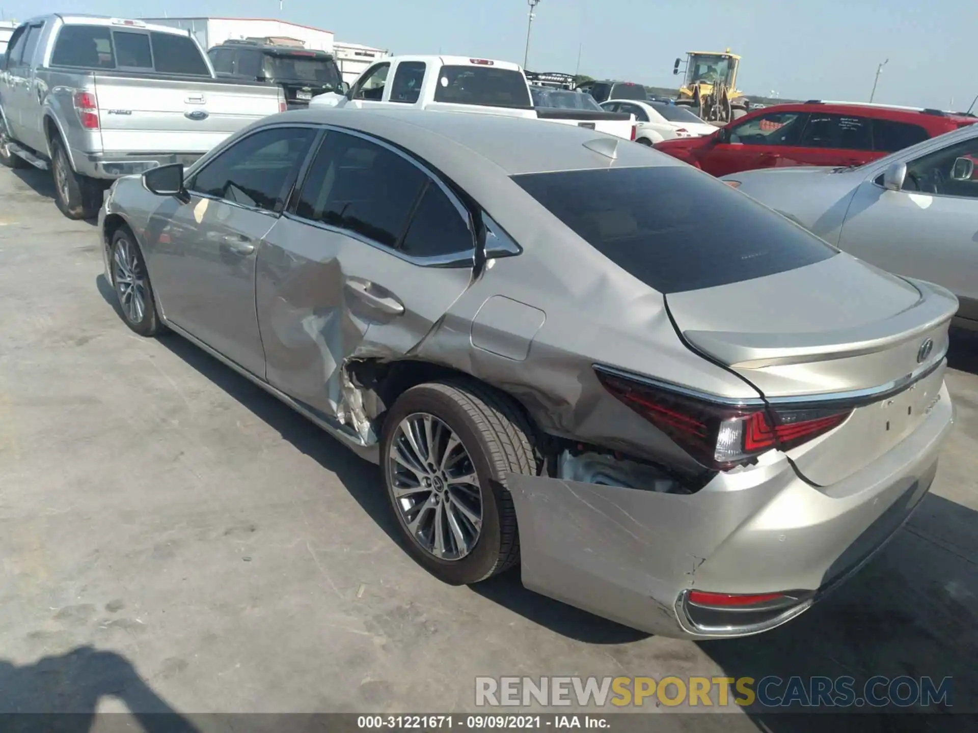 3 Фотография поврежденного автомобиля 58AD21B11LU011730 LEXUS ES 2020