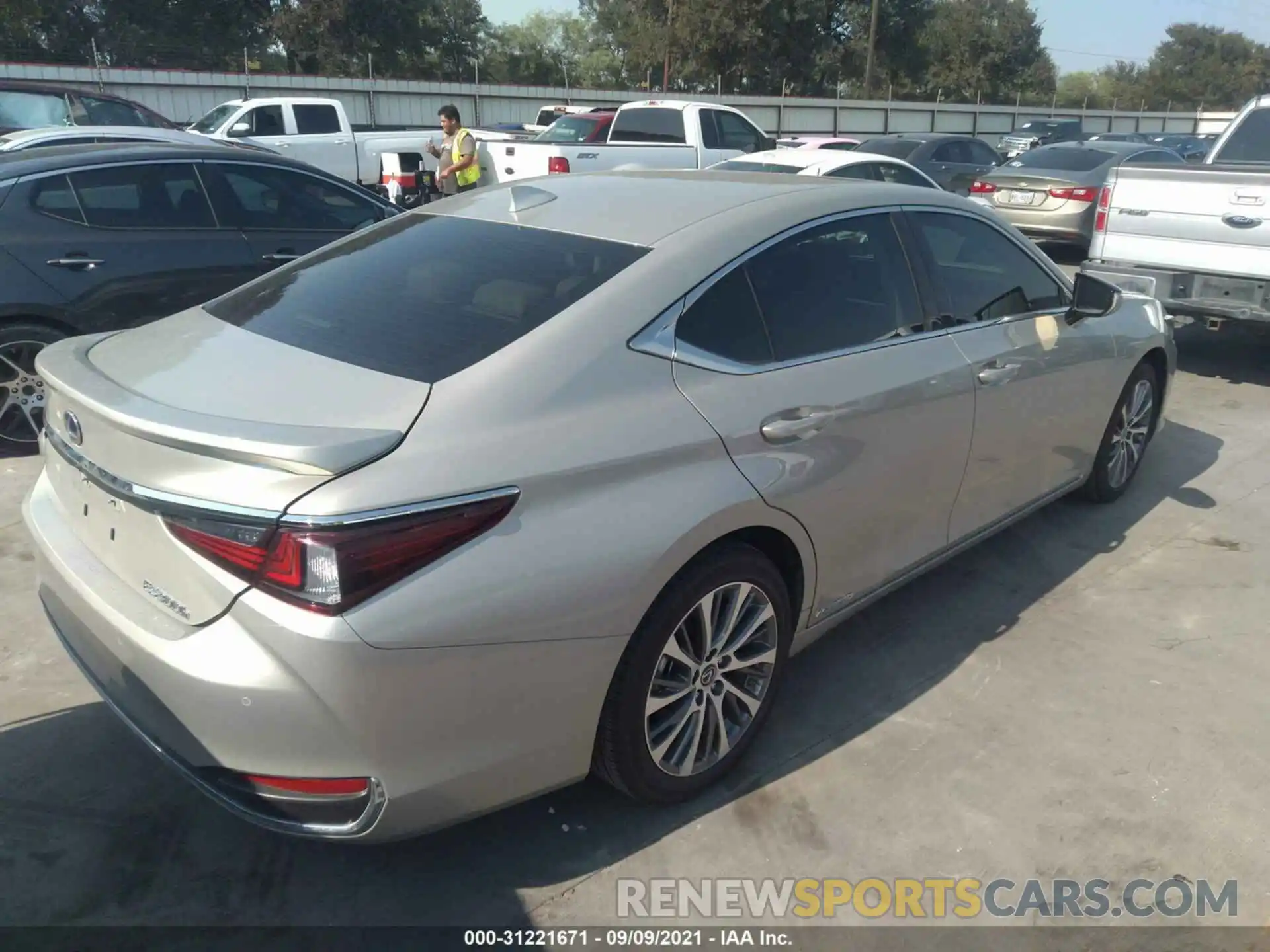 4 Photograph of a damaged car 58AD21B11LU011730 LEXUS ES 2020