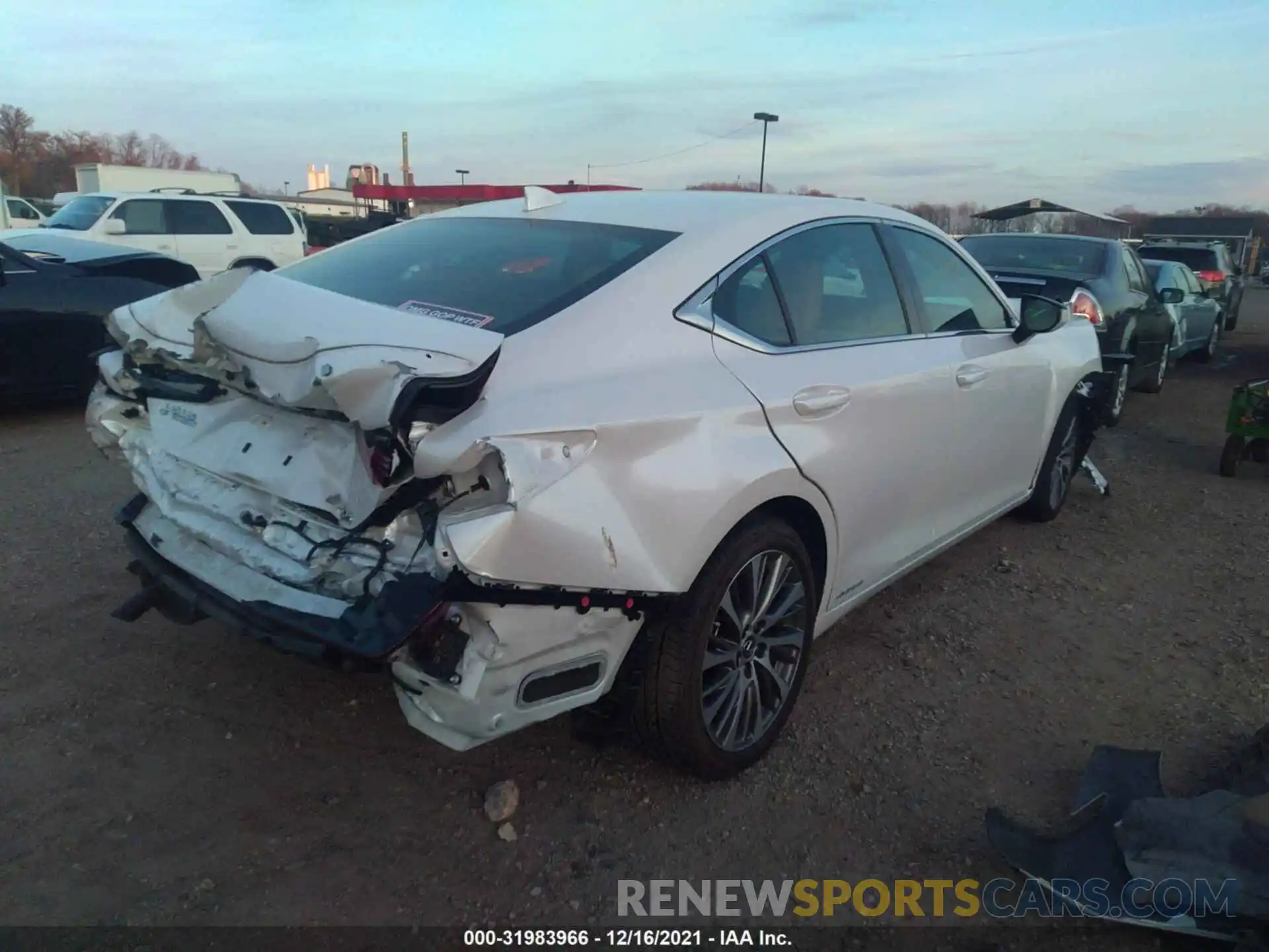 4 Photograph of a damaged car 58AD21B14LU008370 LEXUS ES 2020