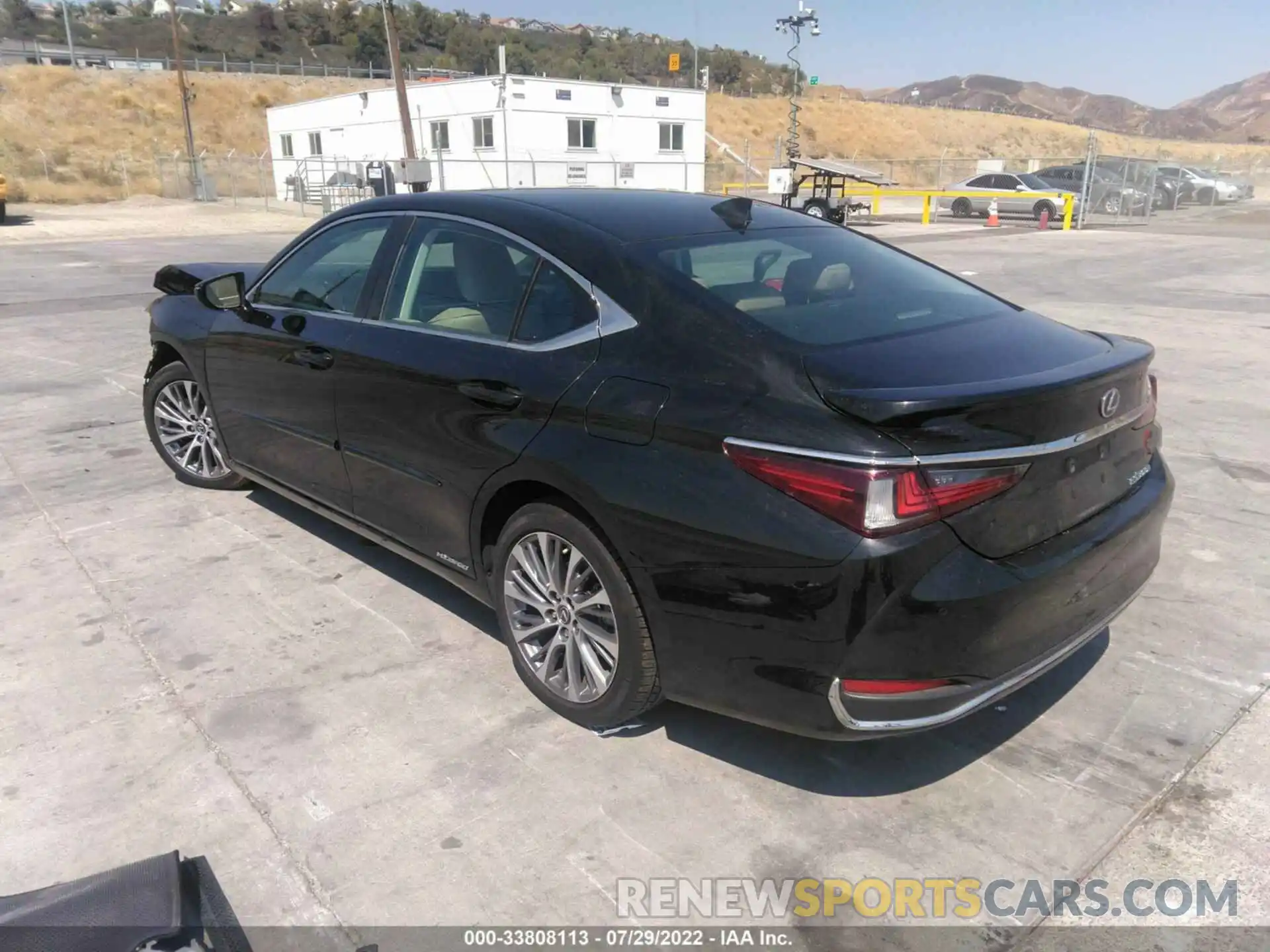 3 Photograph of a damaged car 58AD21B14LU008689 LEXUS ES 2020