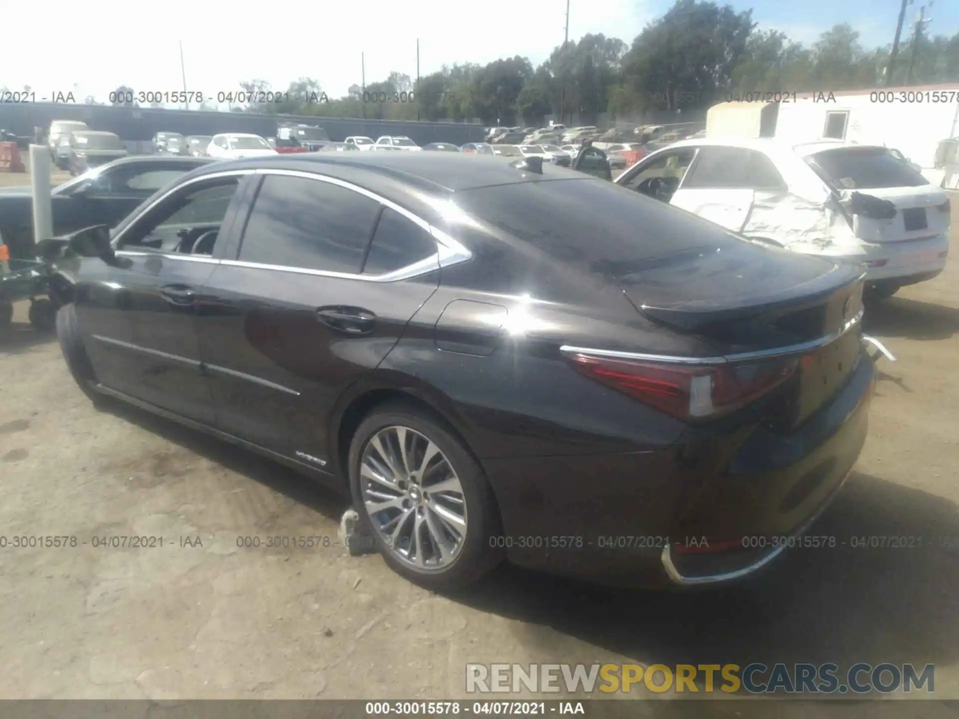 3 Photograph of a damaged car 58AD21B14LU008949 LEXUS ES 2020