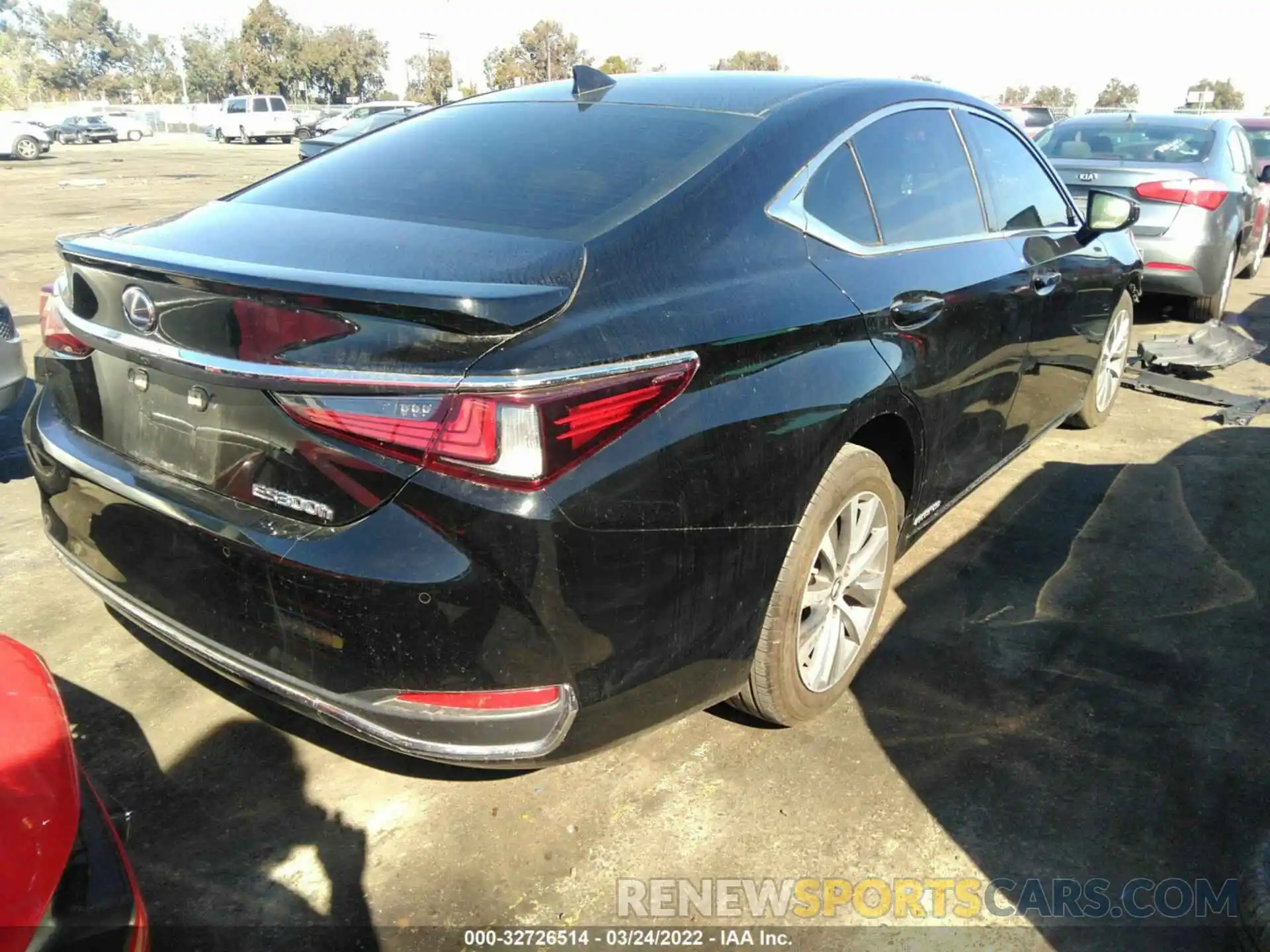 4 Photograph of a damaged car 58AD21B15LU004473 LEXUS ES 2020