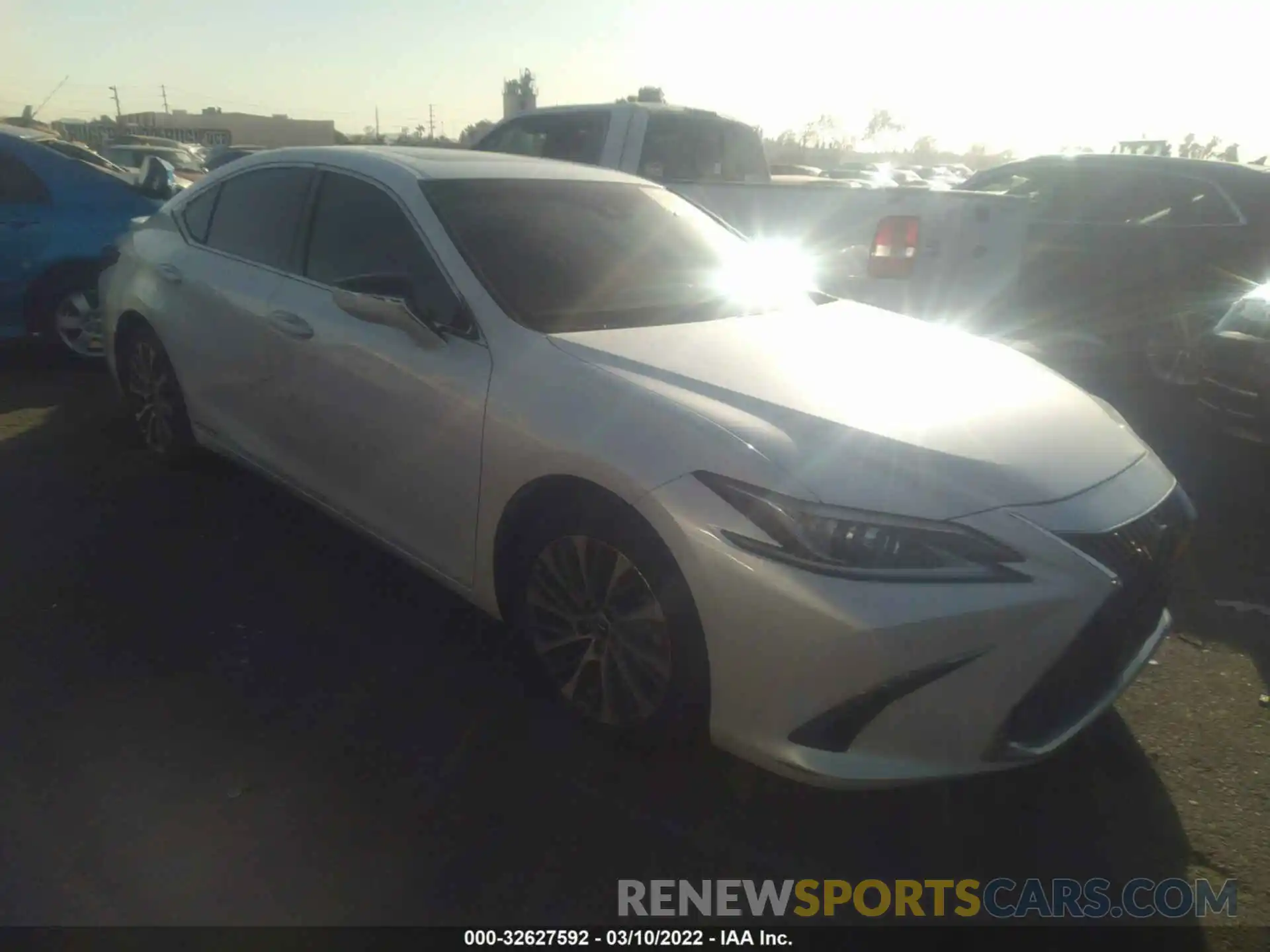 1 Photograph of a damaged car 58AD21B15LU010256 LEXUS ES 2020