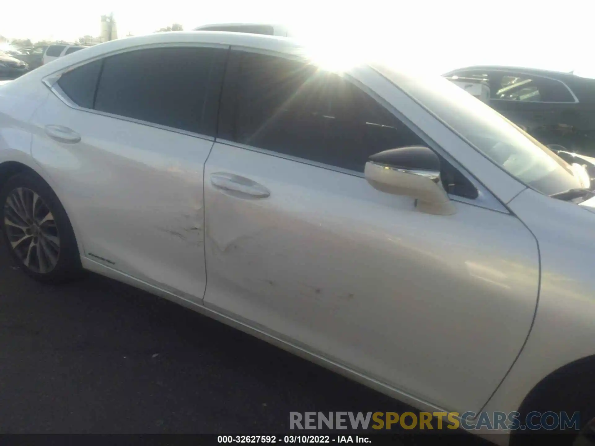 6 Photograph of a damaged car 58AD21B15LU010256 LEXUS ES 2020