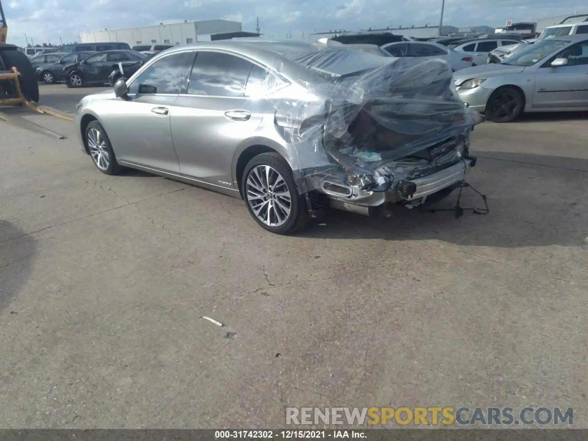 3 Photograph of a damaged car 58AD21B15LU012198 LEXUS ES 2020