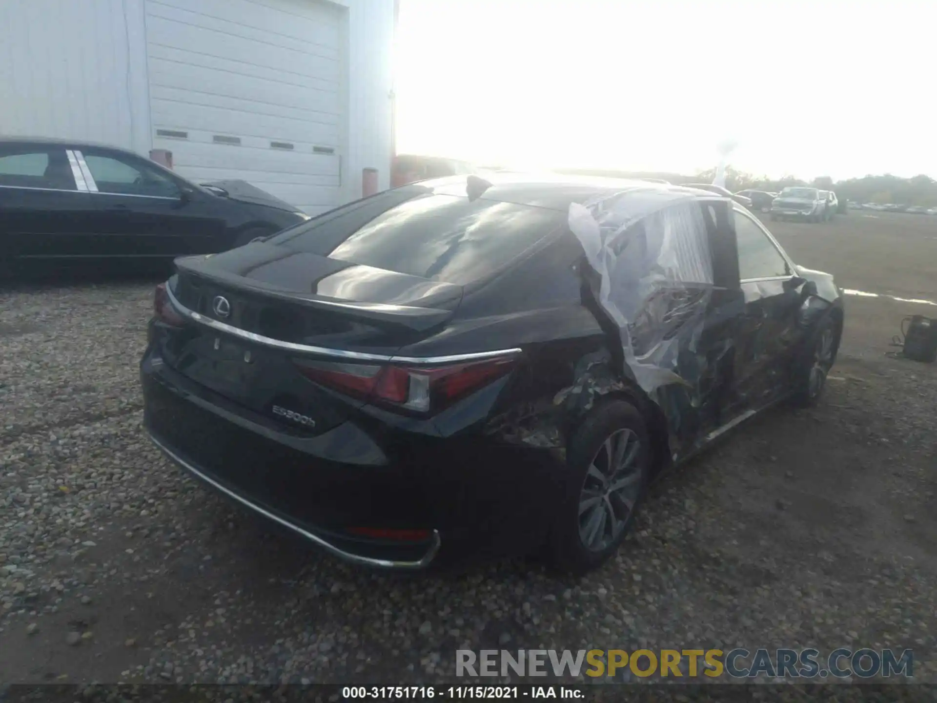 4 Photograph of a damaged car 58AD21B15LU012640 LEXUS ES 2020