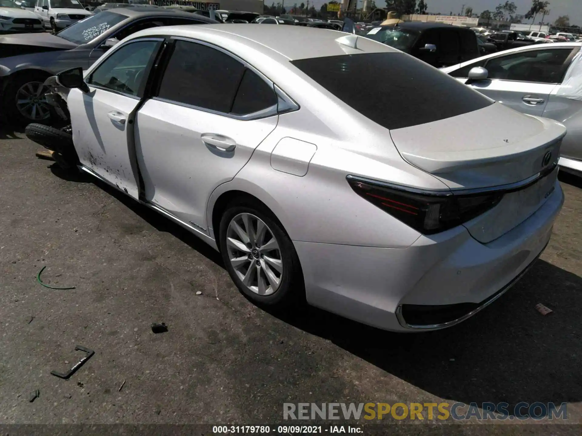 3 Photograph of a damaged car 58AD21B18LU006895 LEXUS ES 2020