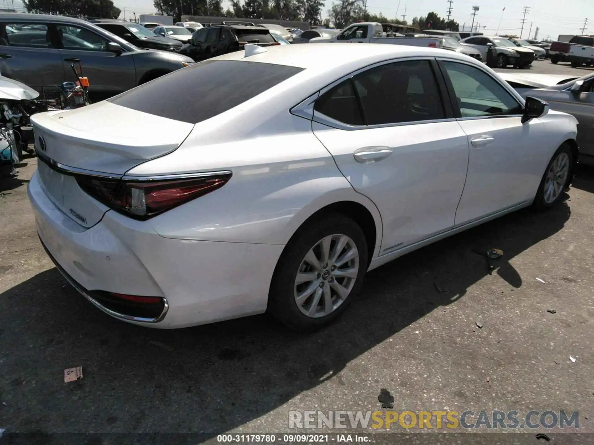 4 Photograph of a damaged car 58AD21B18LU006895 LEXUS ES 2020