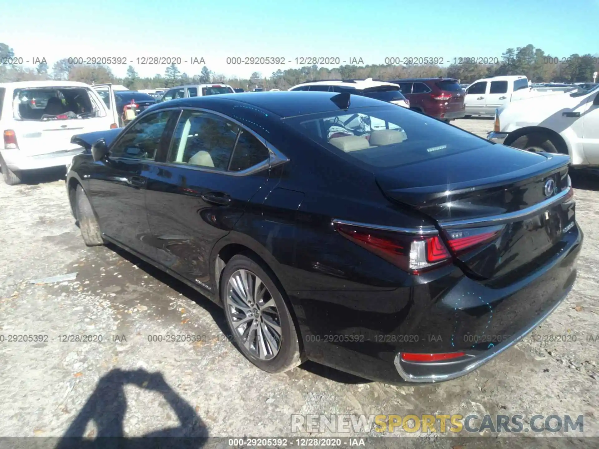 3 Photograph of a damaged car 58AD21B19LU010177 LEXUS ES 2020