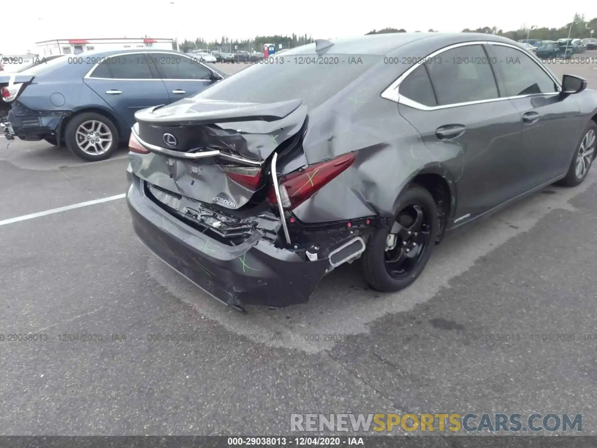 6 Photograph of a damaged car 58AD21B19LU010468 LEXUS ES 2020