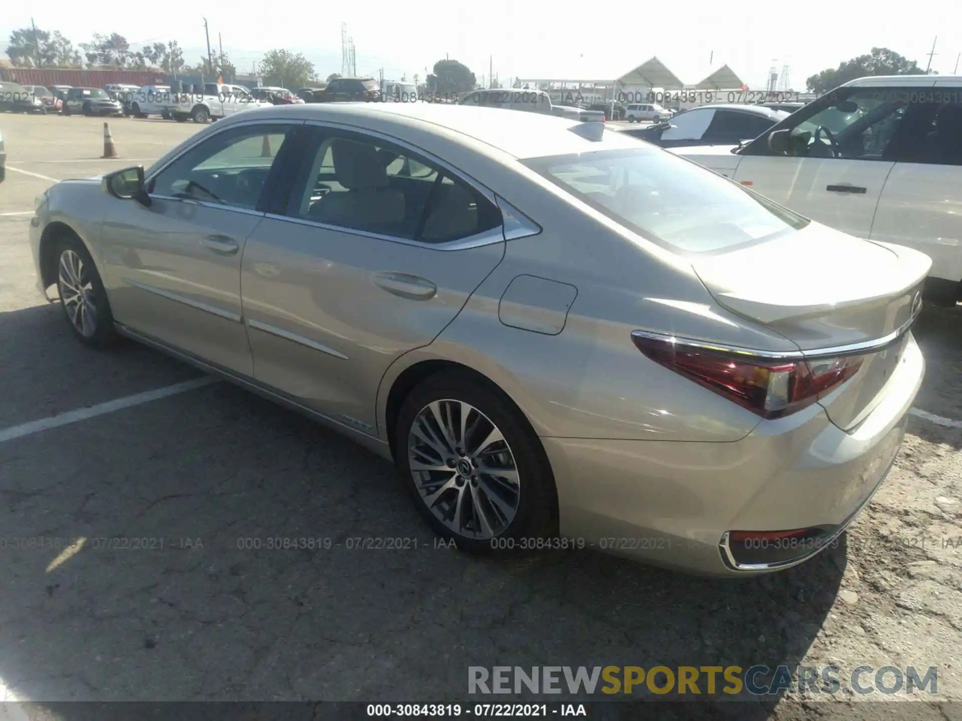 3 Photograph of a damaged car 58AD21B19LU011748 LEXUS ES 2020