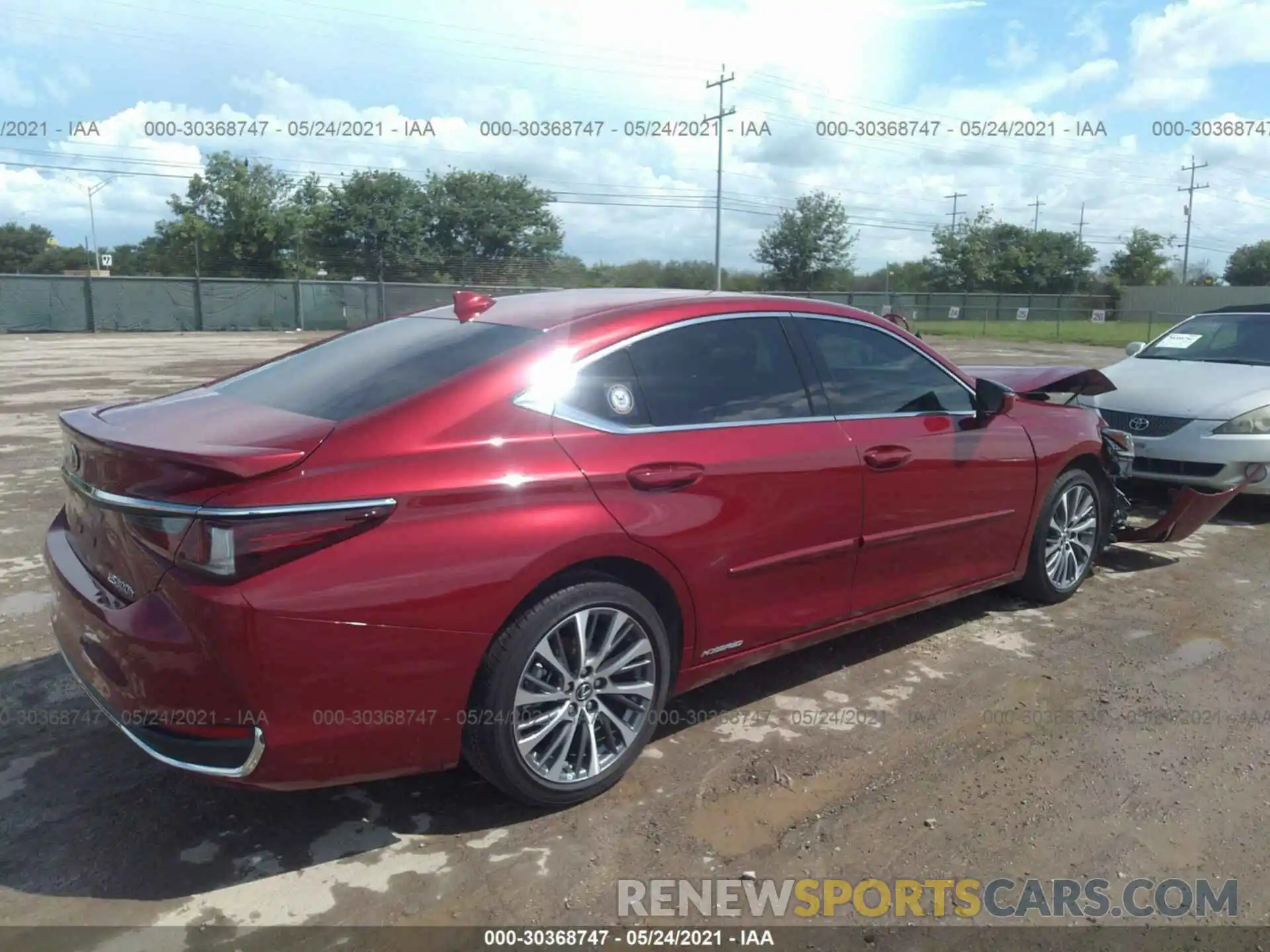 4 Photograph of a damaged car 58AD21B1XLU005196 LEXUS ES 2020