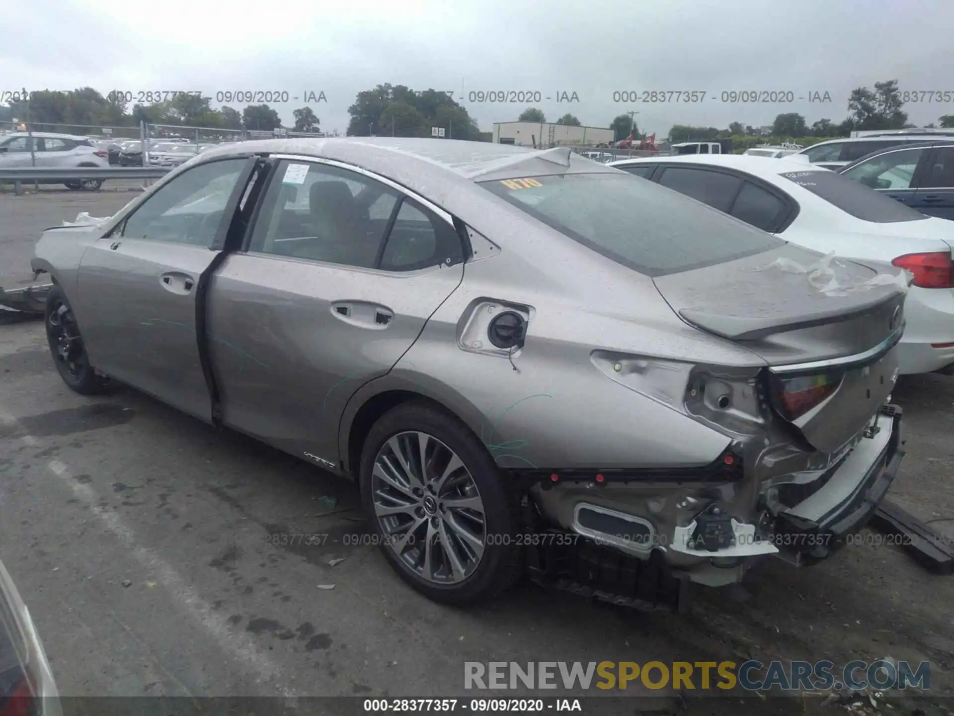 3 Photograph of a damaged car 58AD21B1XLU008034 LEXUS ES 2020