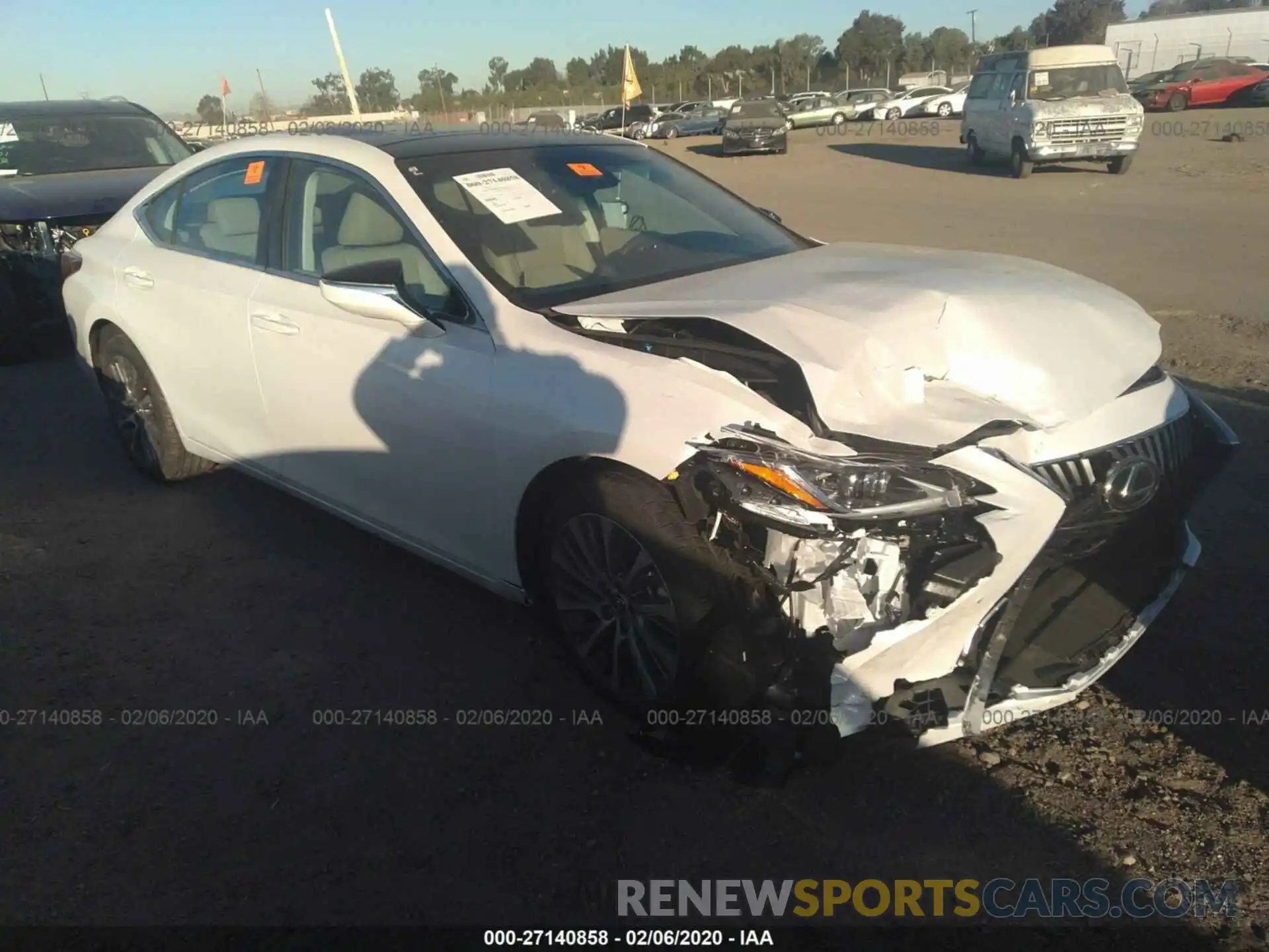 1 Photograph of a damaged car 58ADZ1B10LU058016 LEXUS ES 2020