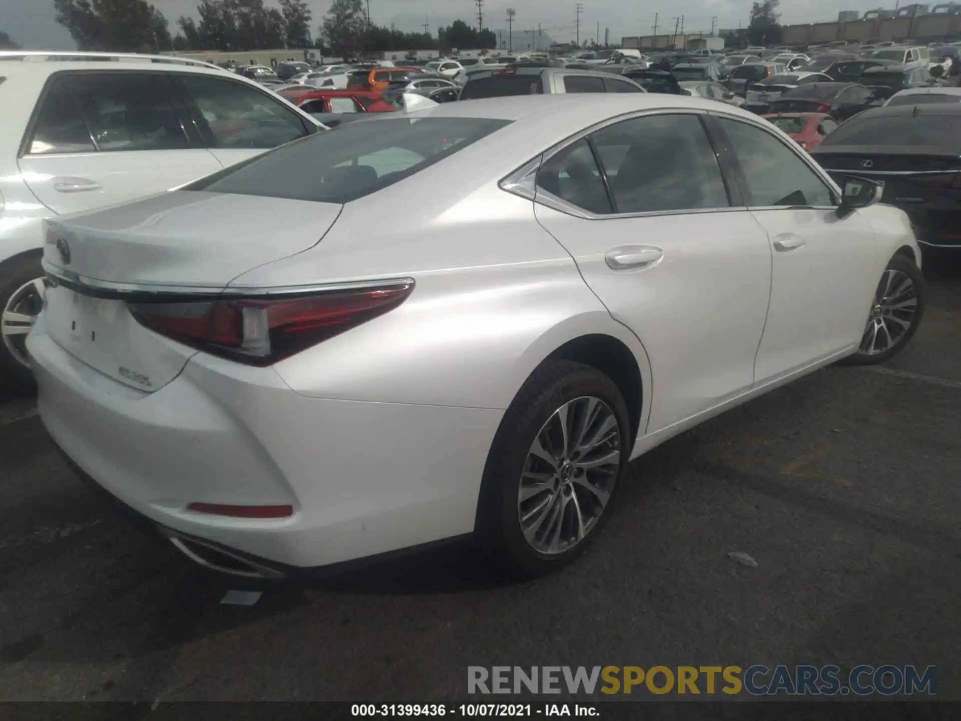 4 Photograph of a damaged car 58ADZ1B10LU063071 LEXUS ES 2020