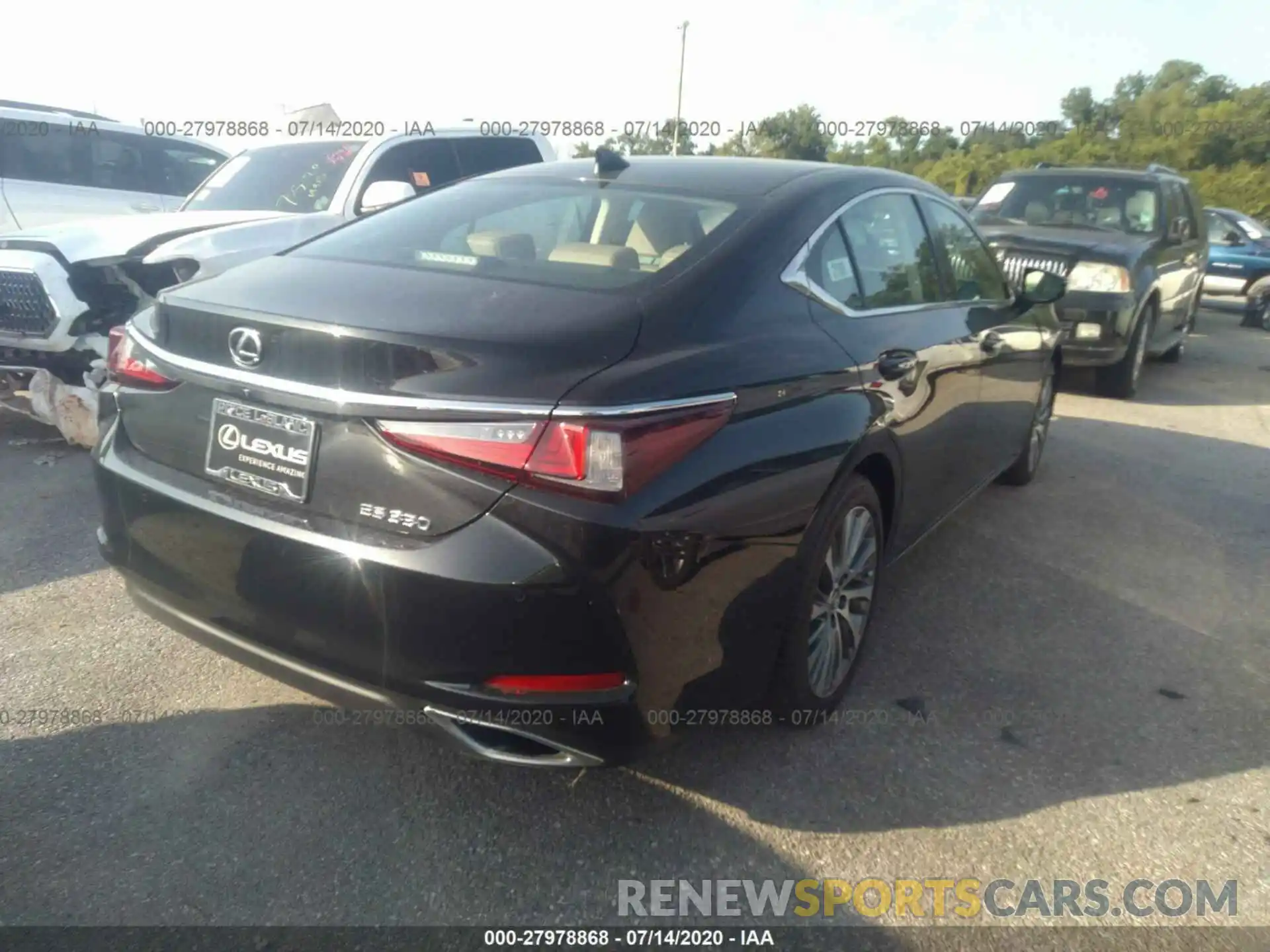 4 Photograph of a damaged car 58ADZ1B10LU072739 LEXUS ES 2020