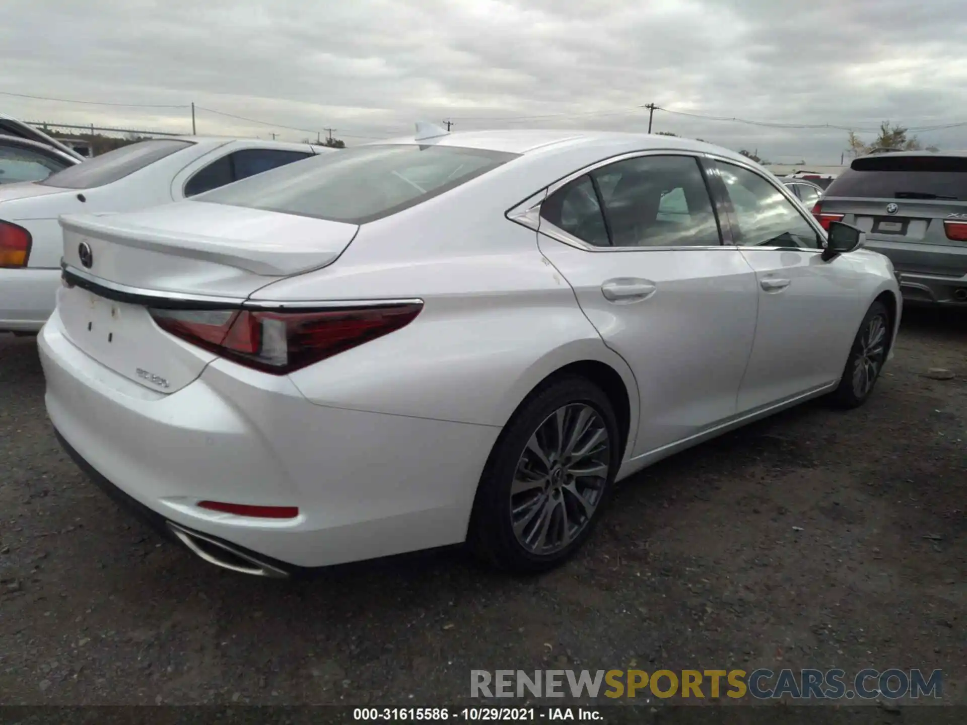 4 Photograph of a damaged car 58ADZ1B11LU070837 LEXUS ES 2020