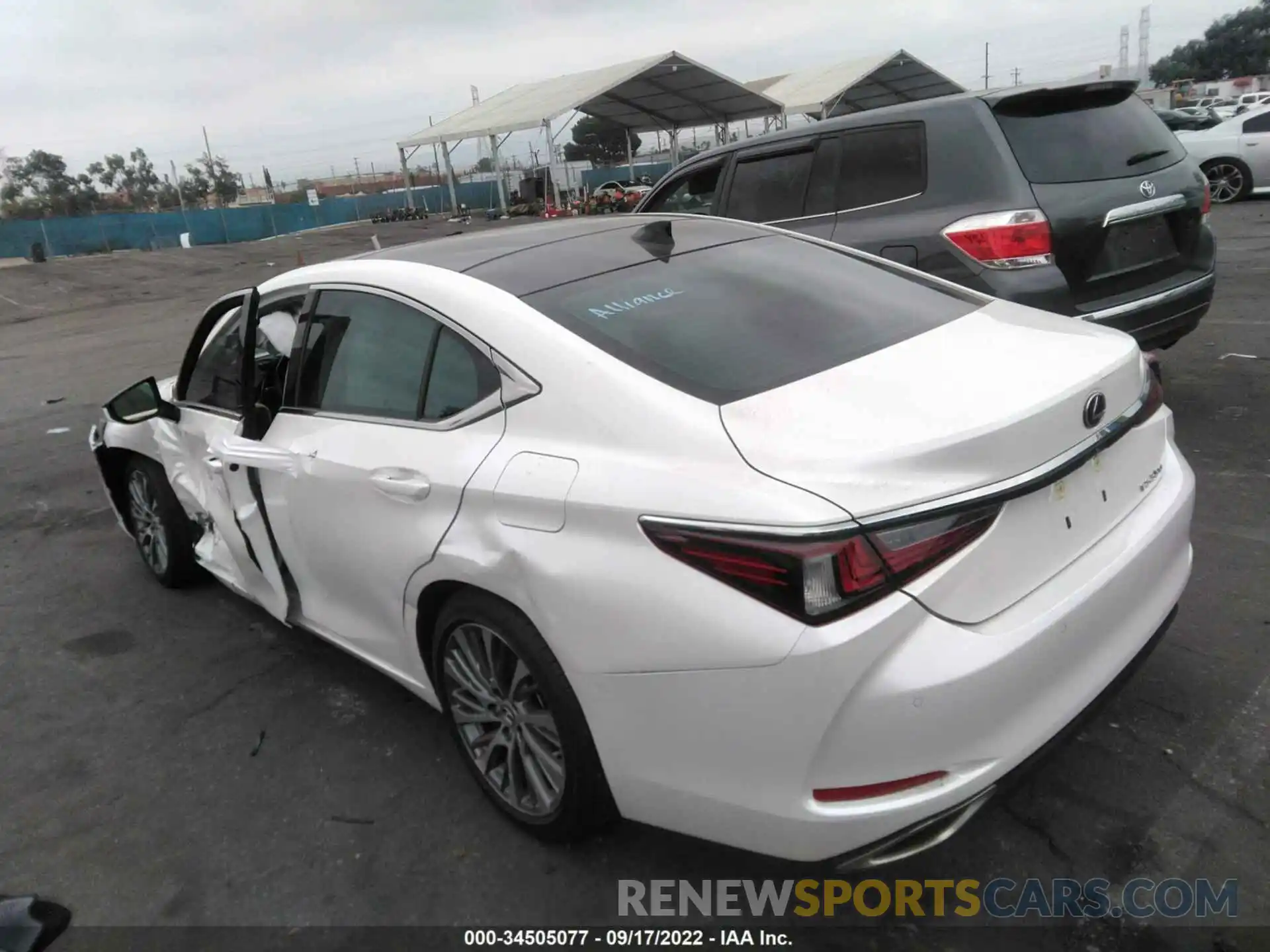 3 Photograph of a damaged car 58ADZ1B11LU076914 LEXUS ES 2020