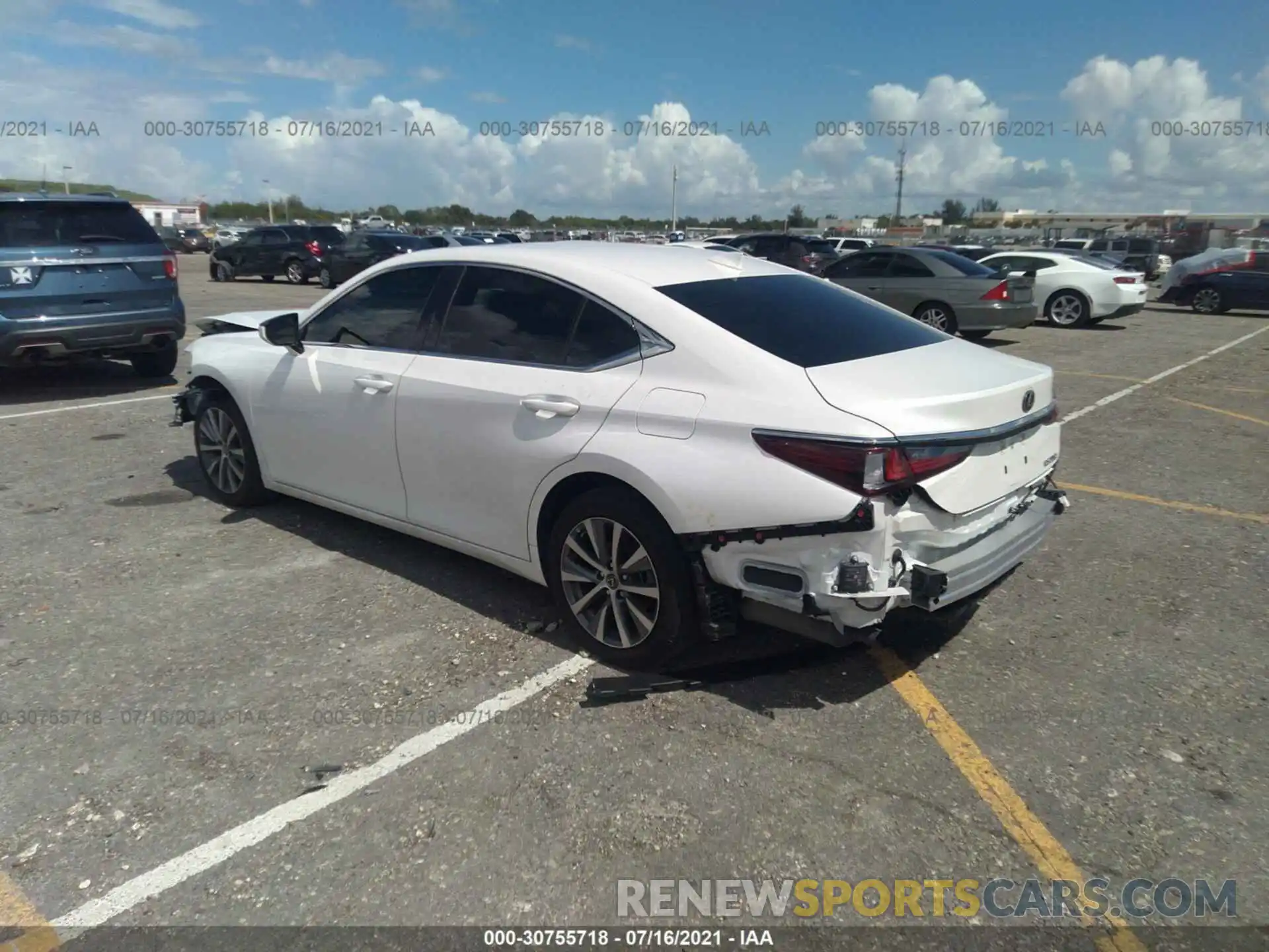 3 Photograph of a damaged car 58ADZ1B11LU077447 LEXUS ES 2020