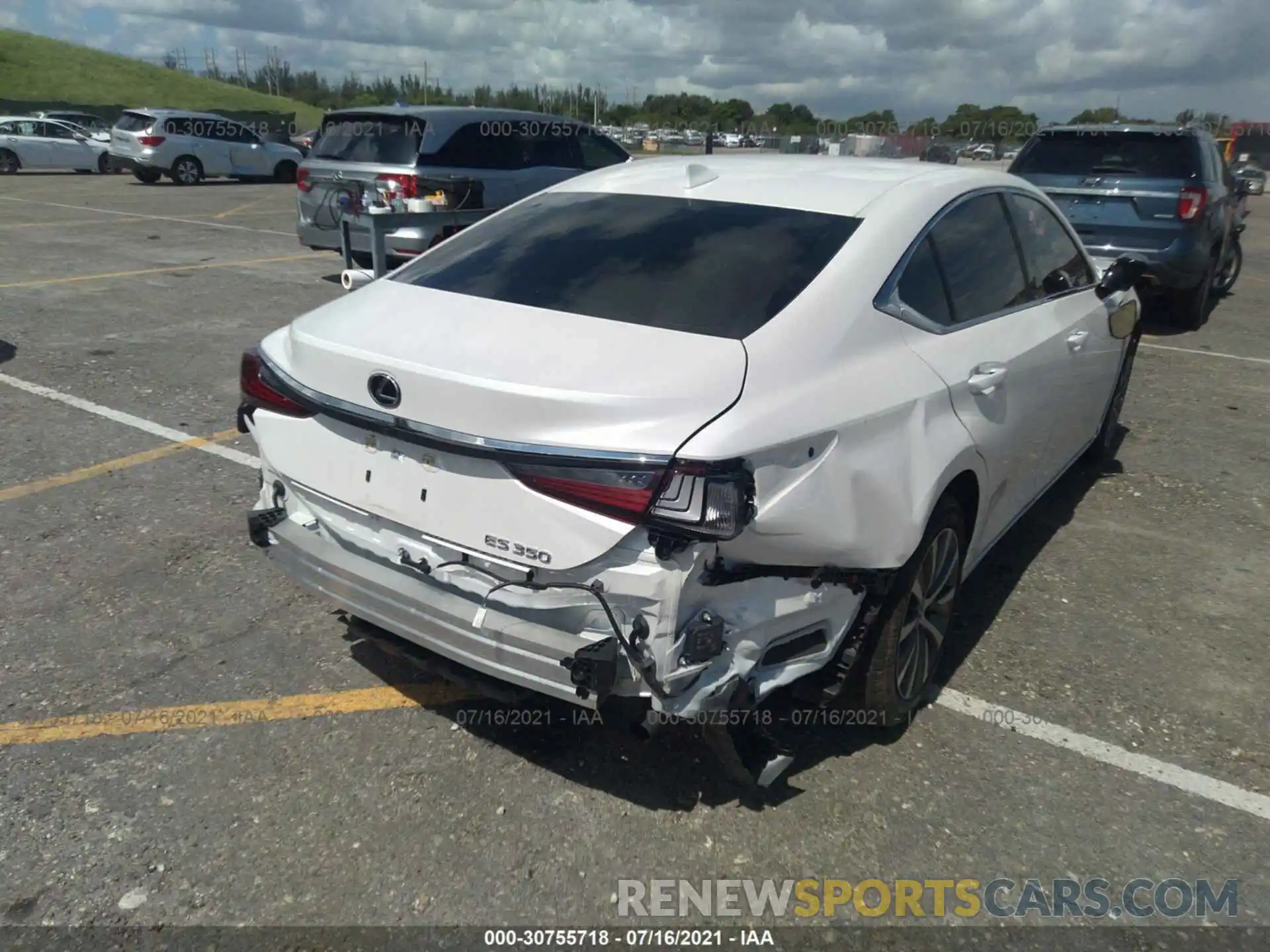 6 Photograph of a damaged car 58ADZ1B11LU077447 LEXUS ES 2020