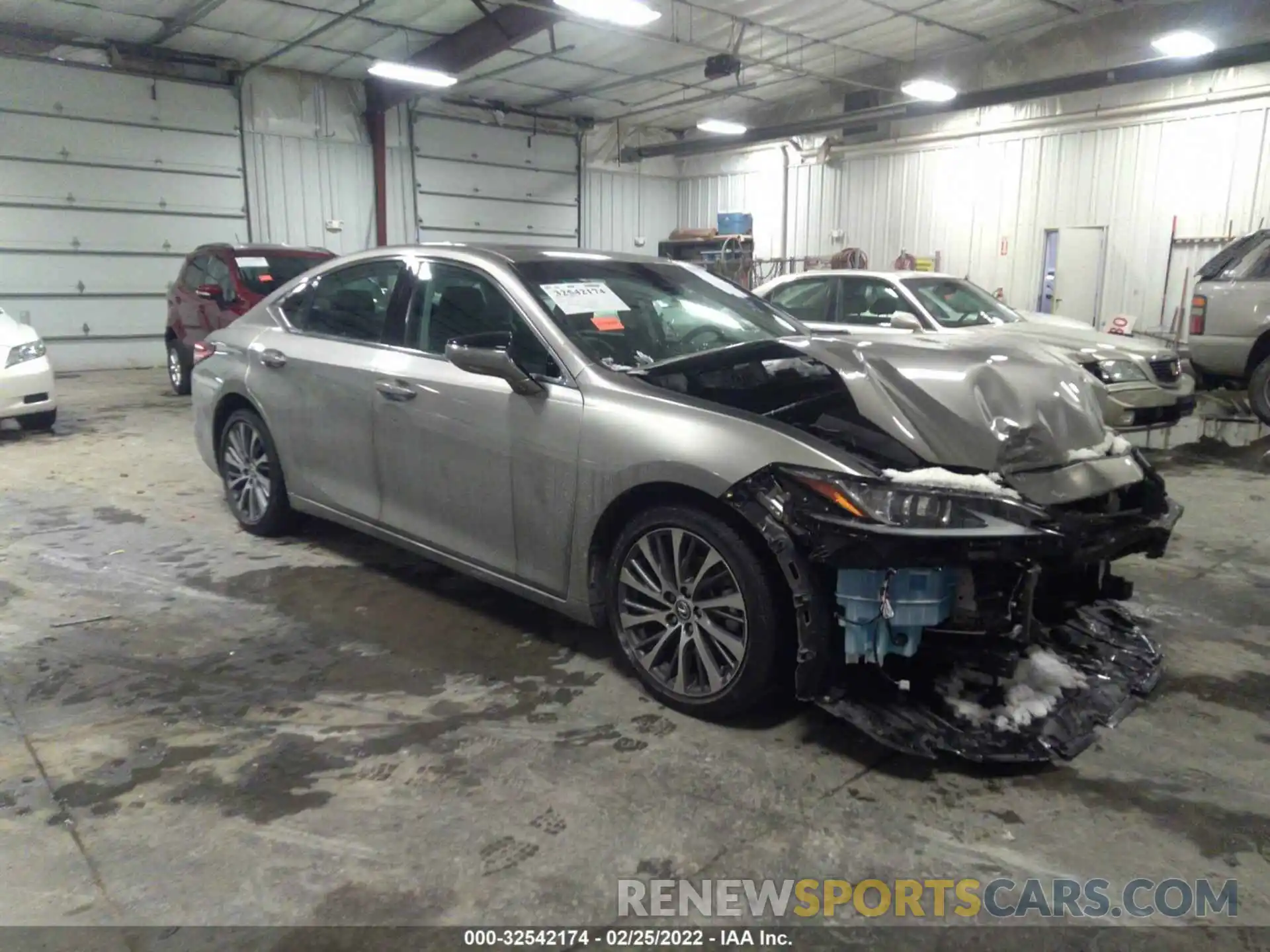 1 Photograph of a damaged car 58ADZ1B13LU054414 LEXUS ES 2020