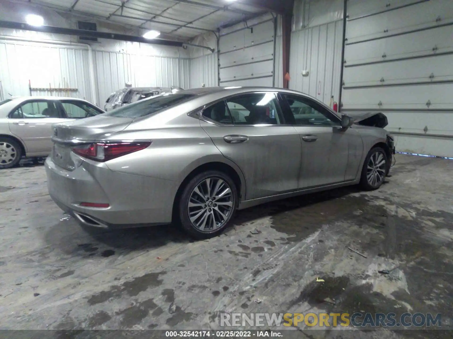 4 Photograph of a damaged car 58ADZ1B13LU054414 LEXUS ES 2020