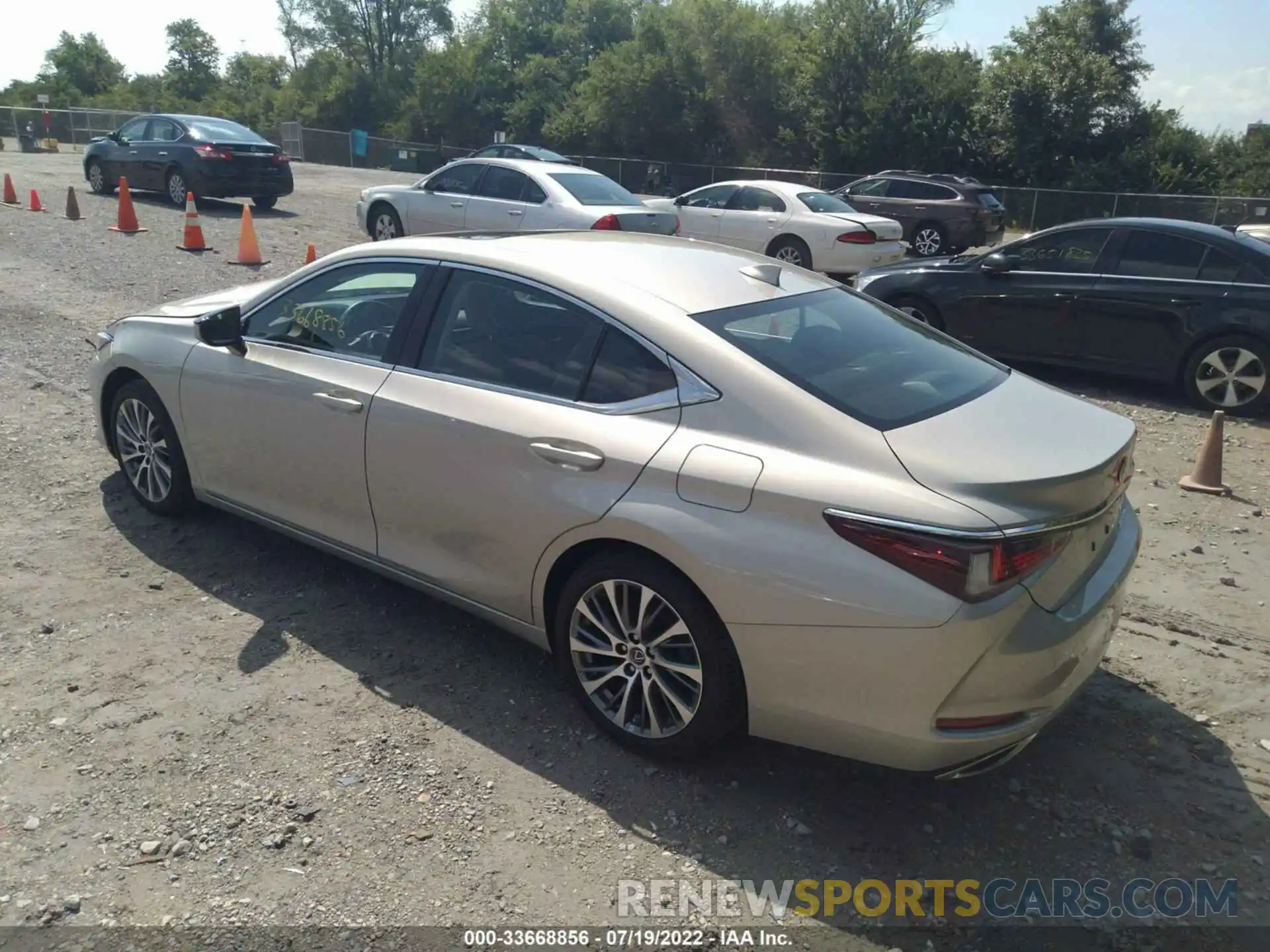 3 Photograph of a damaged car 58ADZ1B13LU055532 LEXUS ES 2020