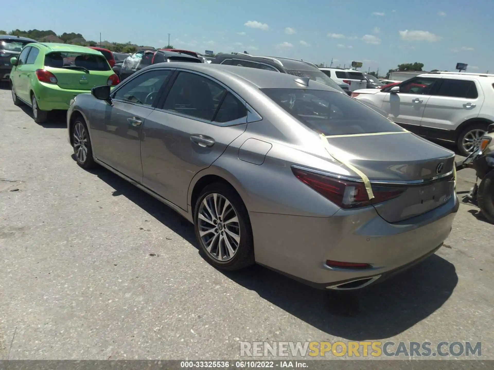 3 Photograph of a damaged car 58ADZ1B13LU059368 LEXUS ES 2020