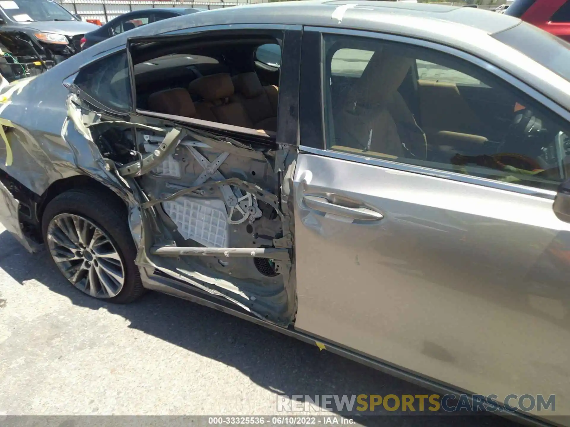 6 Photograph of a damaged car 58ADZ1B13LU059368 LEXUS ES 2020