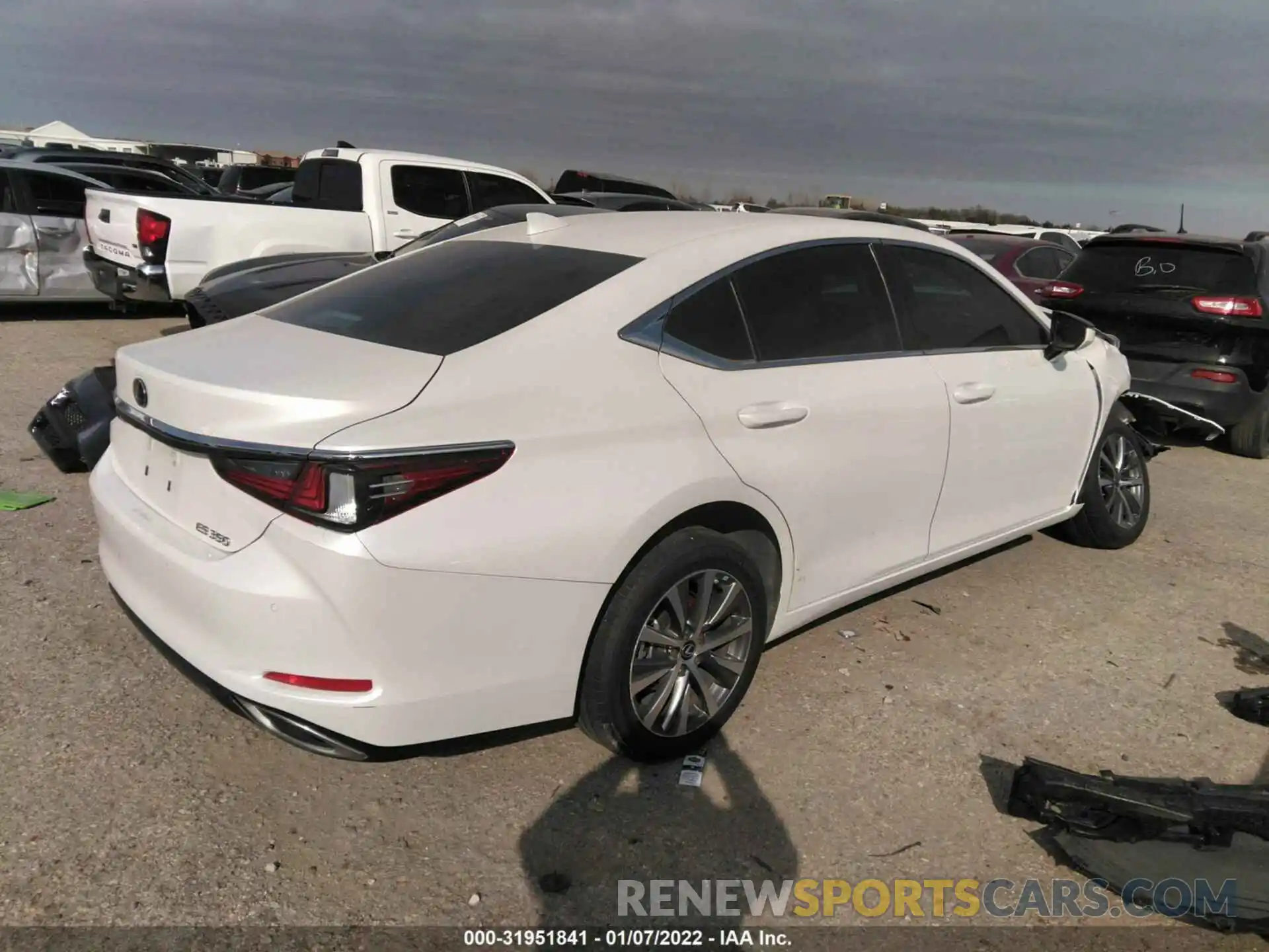 4 Photograph of a damaged car 58ADZ1B13LU061444 LEXUS ES 2020