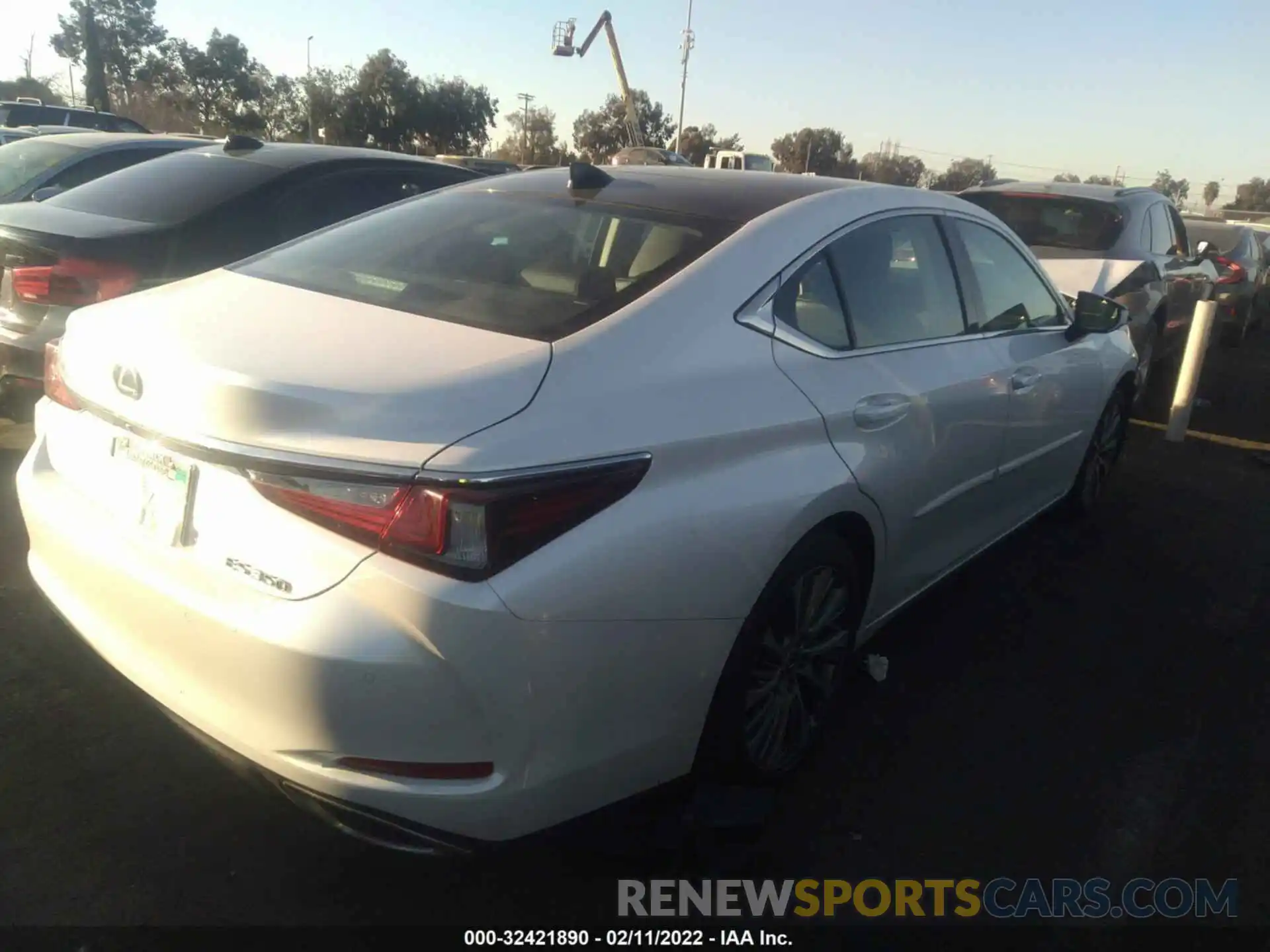 4 Photograph of a damaged car 58ADZ1B13LU061492 LEXUS ES 2020