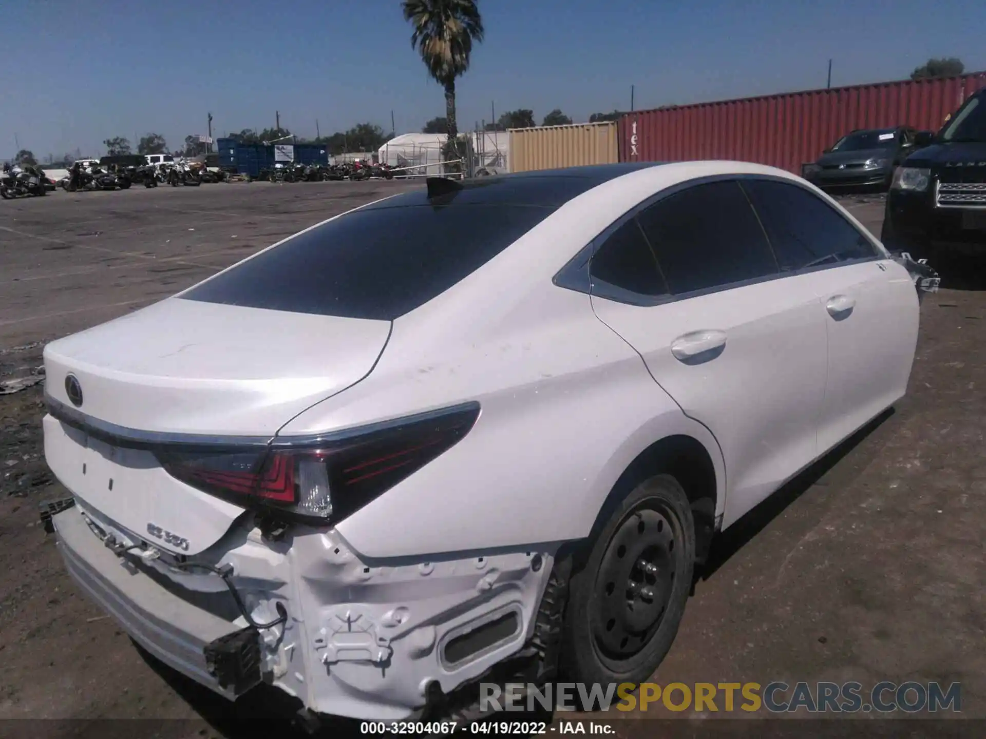 4 Photograph of a damaged car 58ADZ1B13LU063727 LEXUS ES 2020