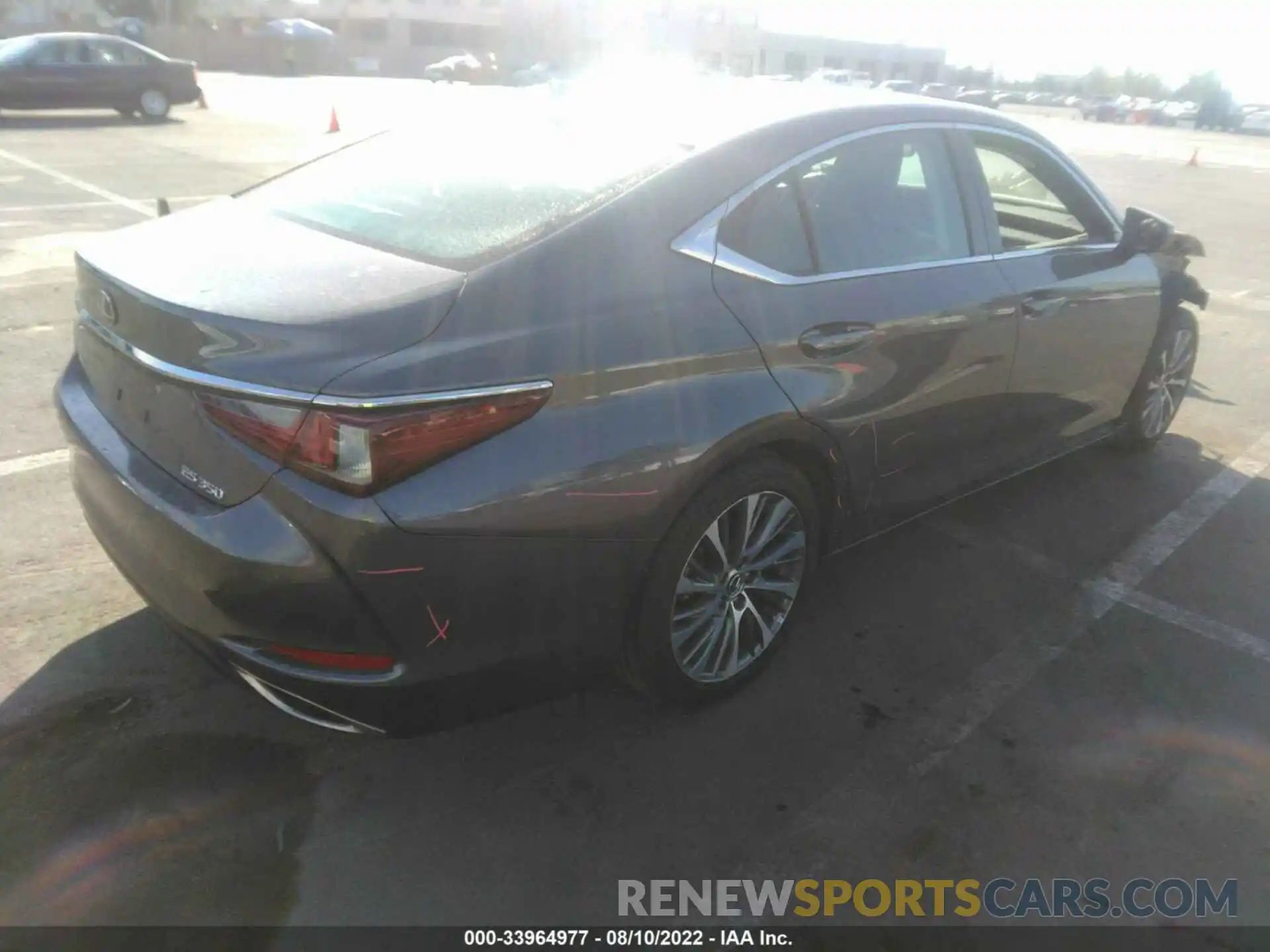 4 Photograph of a damaged car 58ADZ1B14LU051943 LEXUS ES 2020