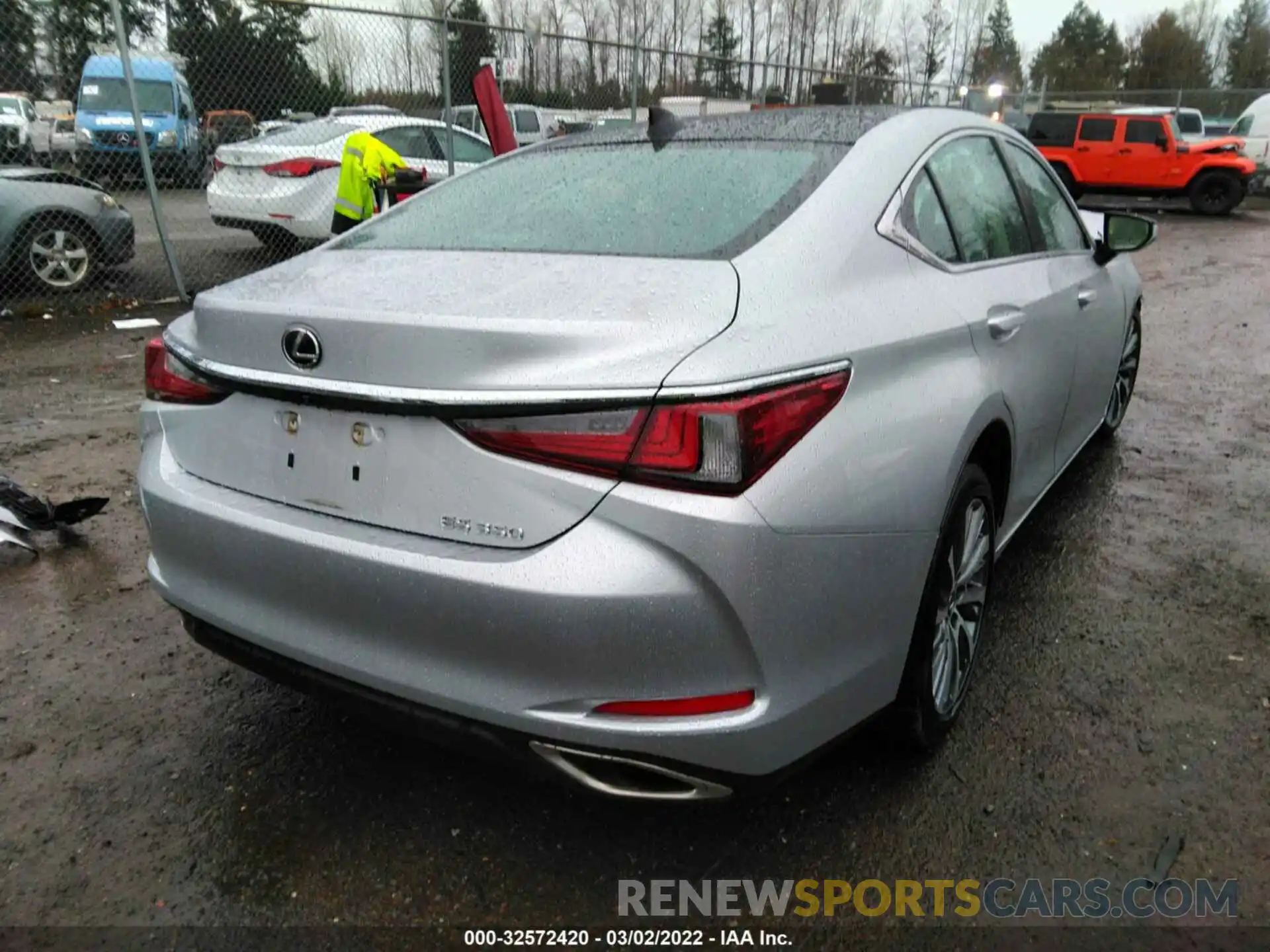 4 Photograph of a damaged car 58ADZ1B14LU052199 LEXUS ES 2020