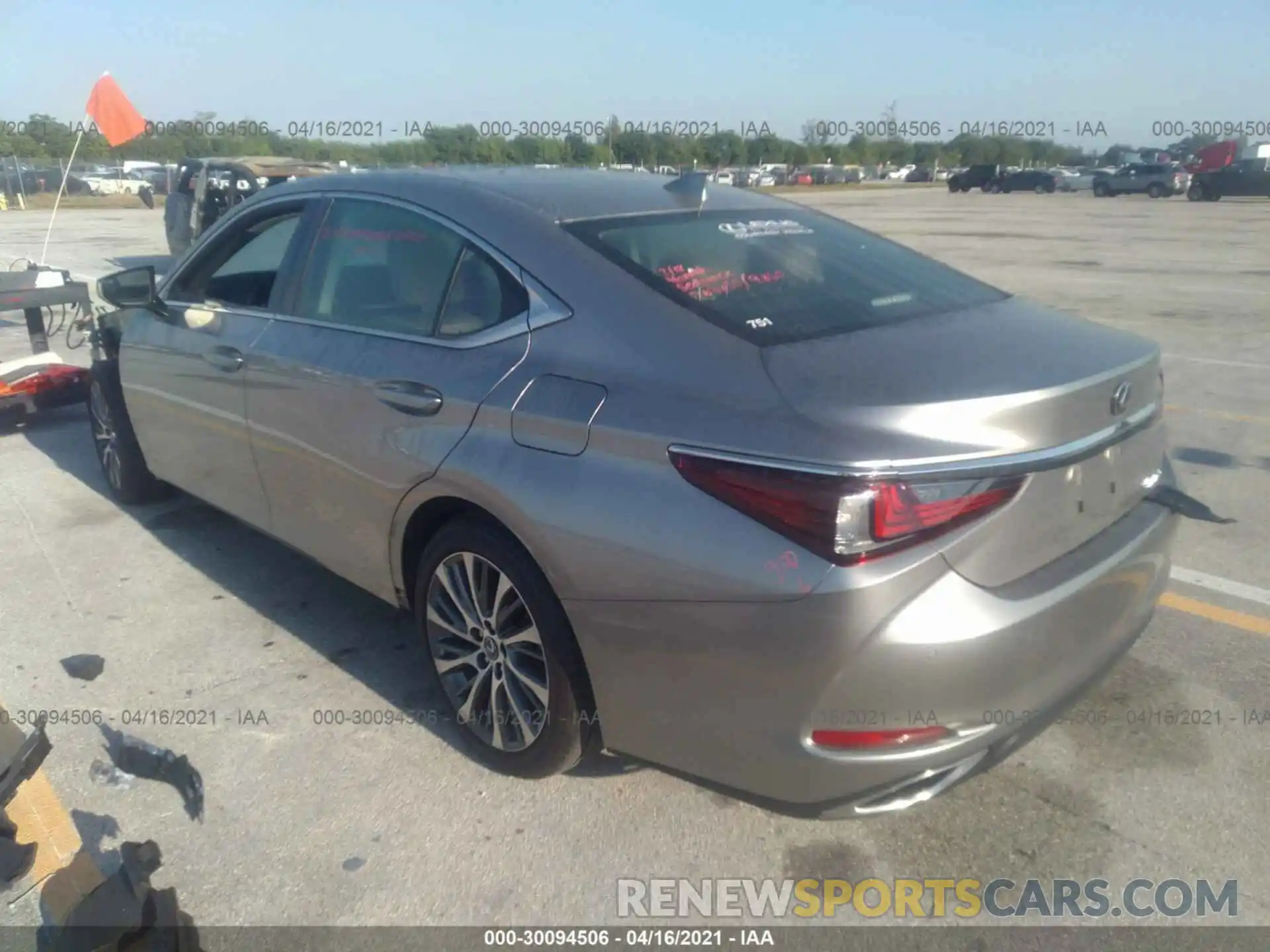 3 Photograph of a damaged car 58ADZ1B14LU056401 LEXUS ES 2020