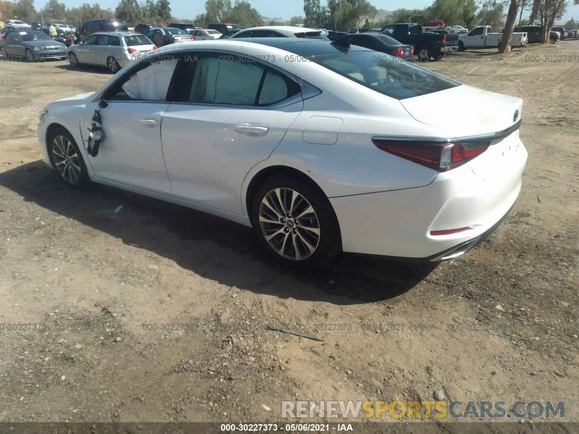 3 Photograph of a damaged car 58ADZ1B14LU073232 LEXUS ES 2020