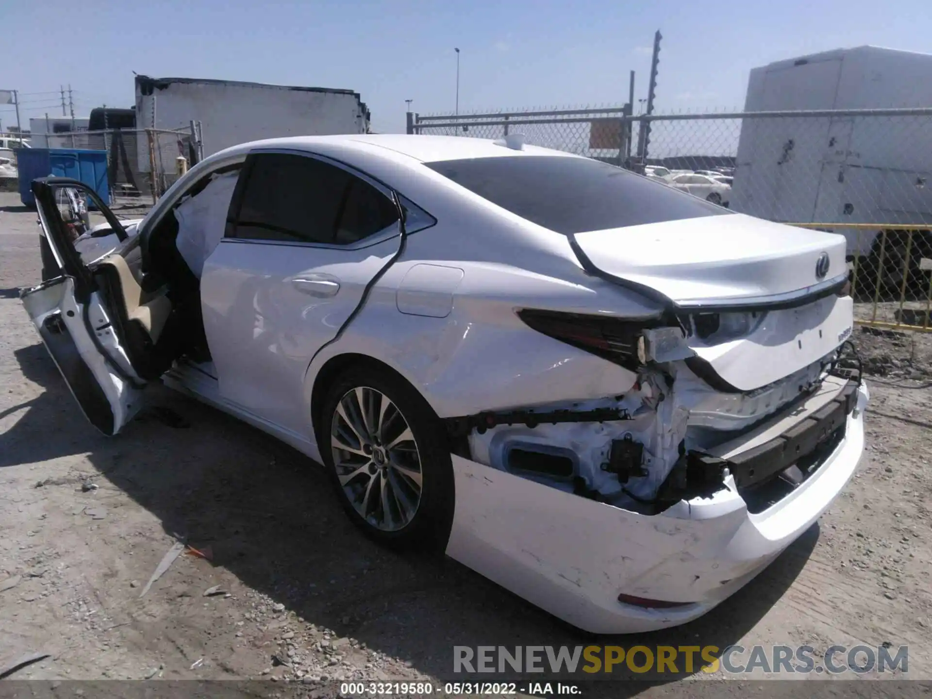 3 Photograph of a damaged car 58ADZ1B14LU080309 LEXUS ES 2020