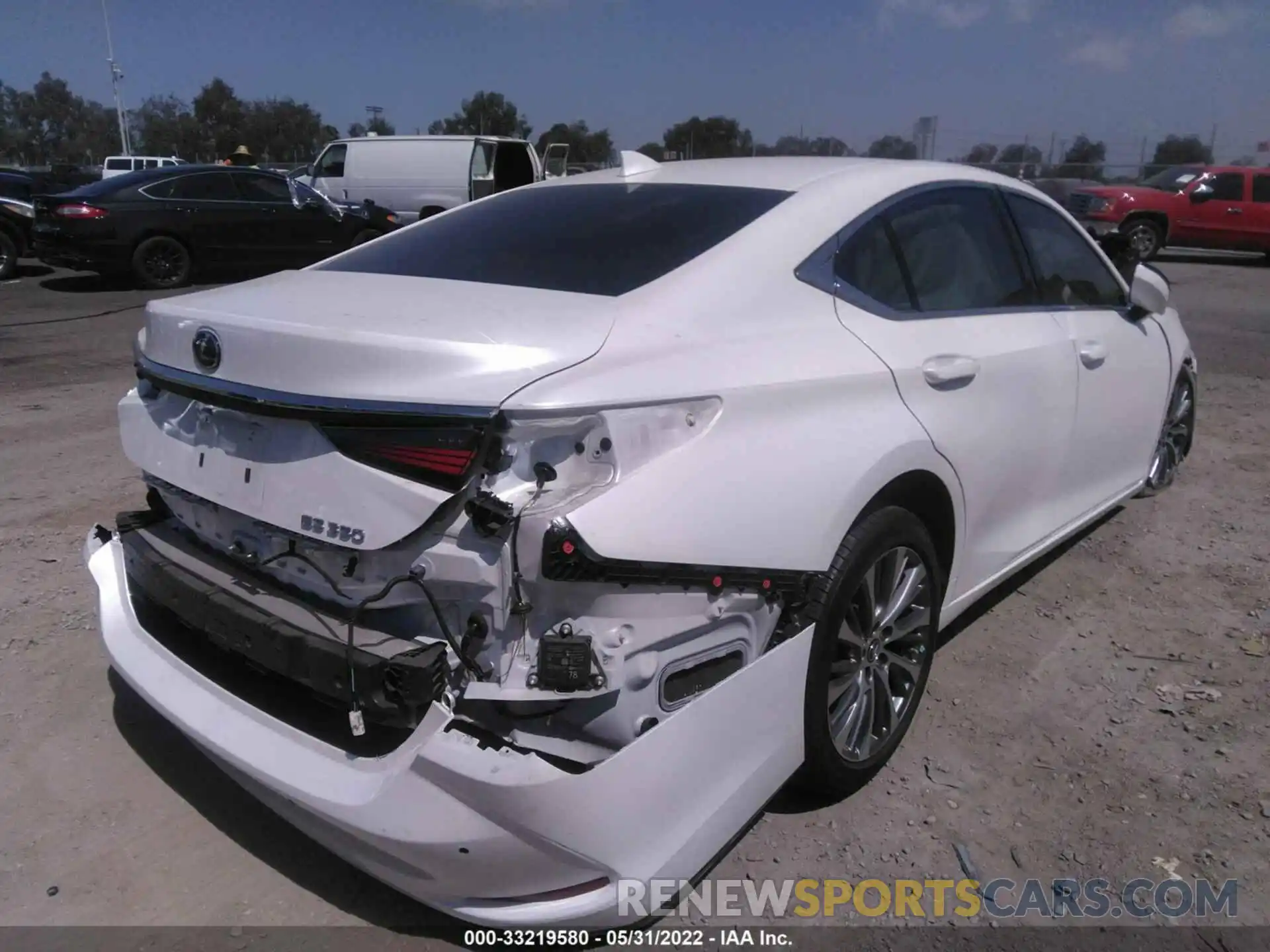 4 Photograph of a damaged car 58ADZ1B14LU080309 LEXUS ES 2020