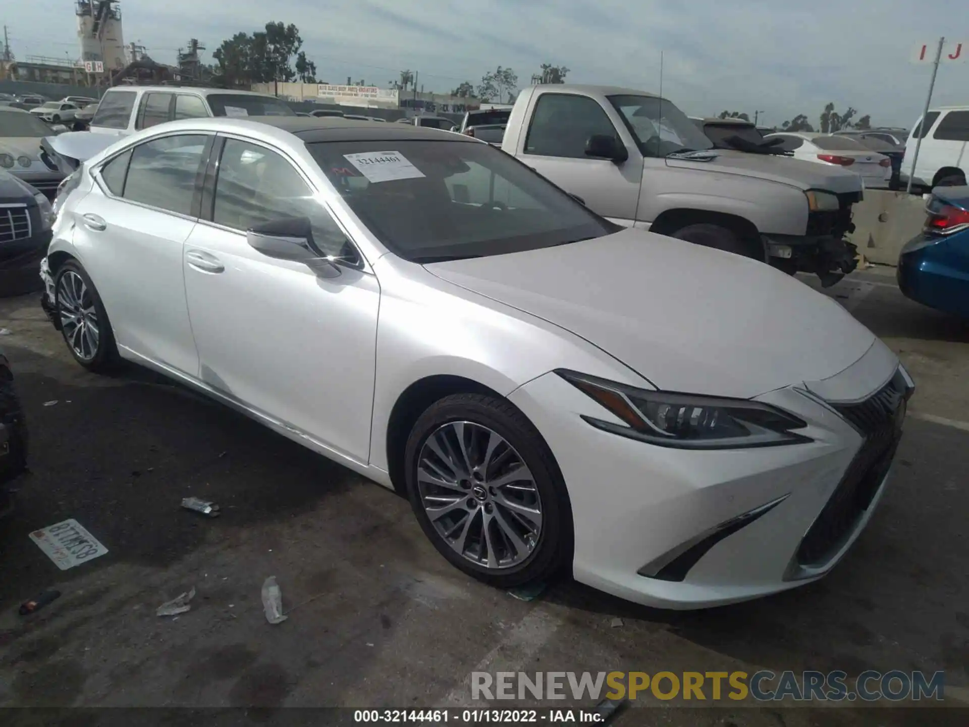 1 Photograph of a damaged car 58ADZ1B14LU082142 LEXUS ES 2020