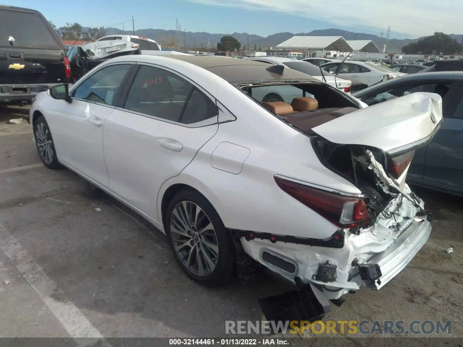 3 Photograph of a damaged car 58ADZ1B14LU082142 LEXUS ES 2020