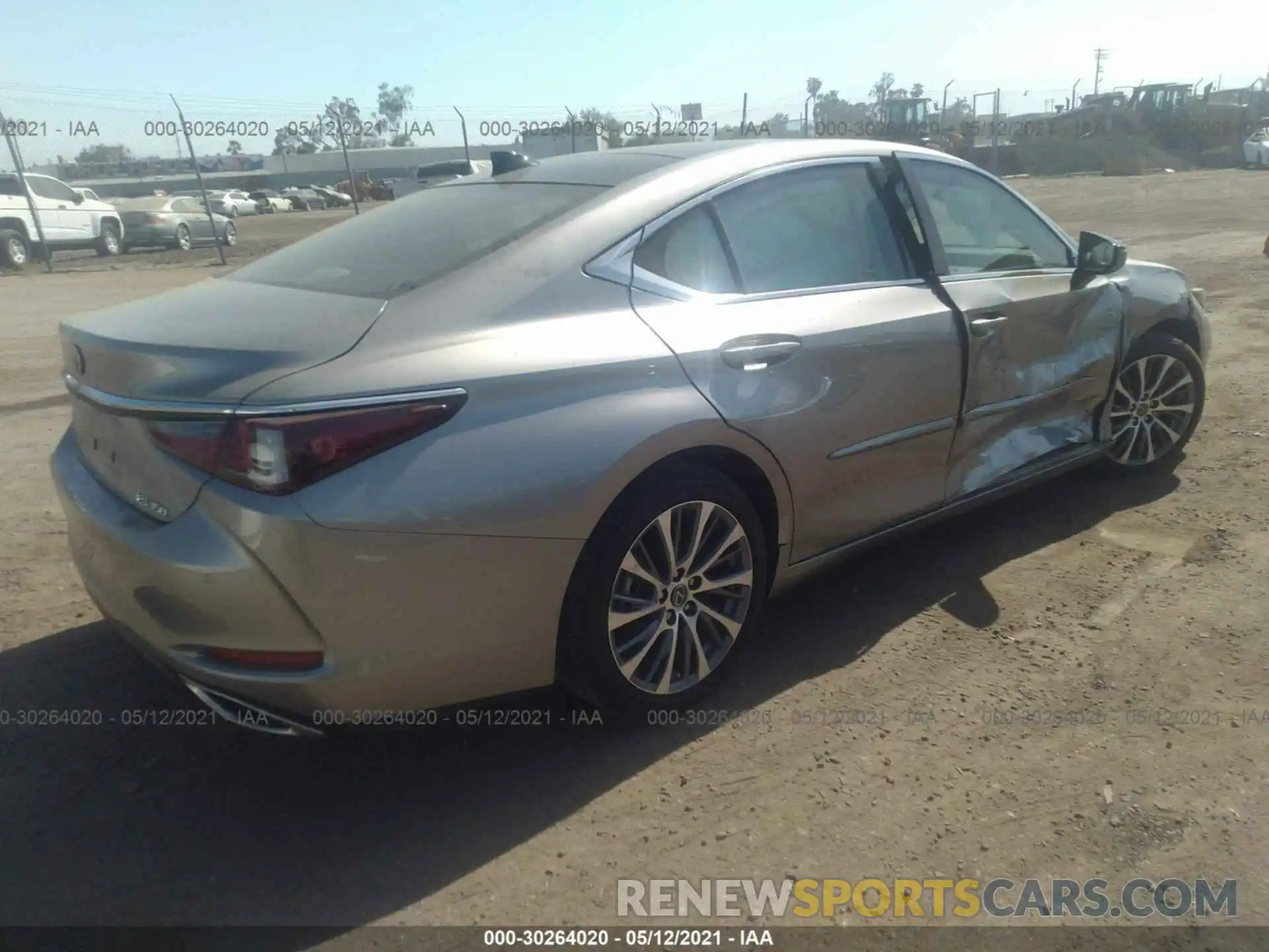 4 Photograph of a damaged car 58ADZ1B15LU059968 LEXUS ES 2020